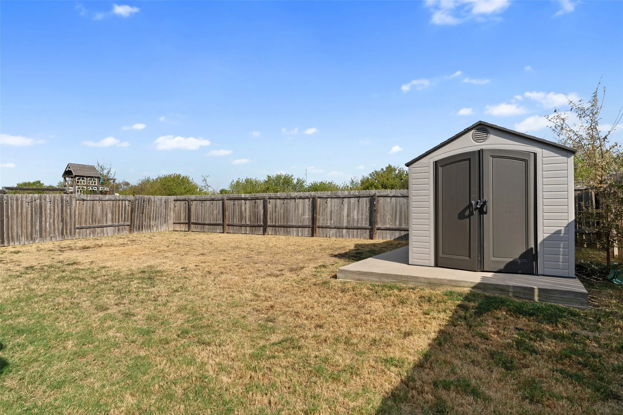 Single Family Residence For Sale in Tarrant County , 4128 Tower Bridge Lane, Crowley, Texas 76036, 3 Bedroom, 2 Bathroom, 2 Garage spaces, 1,575 Sqft, built in 2017, mls#21390148, Real Estate Agent in Crowley, Homes For Sale in Tarrant county, Homes For Sale in Crowley, Realtor in Crowley Texas, Real Estate Brokerage Independent Realty Texas, Luminita Cordes Realtor