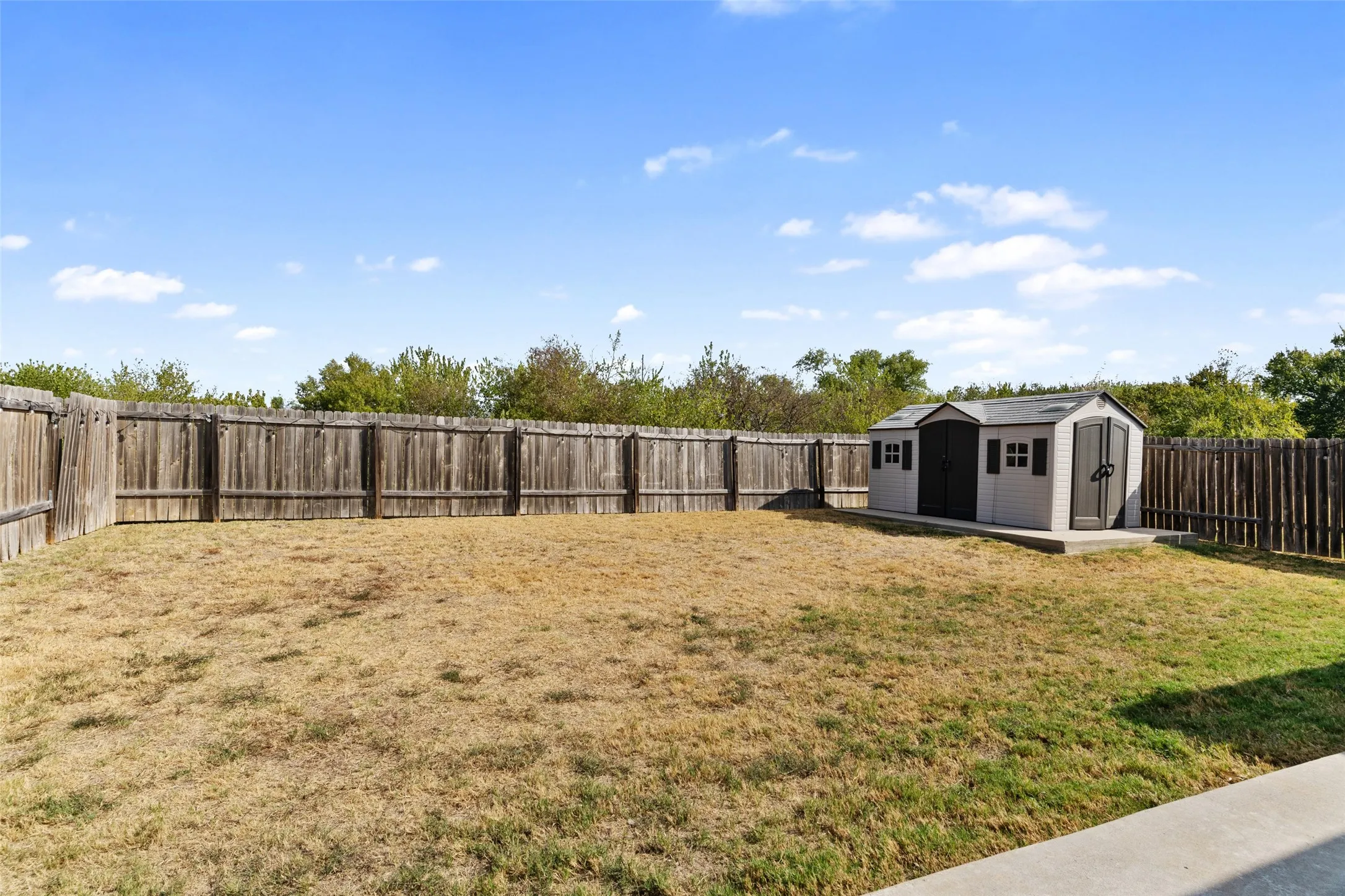 Single Family Residence For Sale in Tarrant County , 4128 Tower Bridge Lane, Crowley, Texas 76036, 3 Bedroom, 2 Bathroom, 2 Garage spaces, 1,575 Sqft, built in 2017, mls#21390148, Real Estate Agent in Crowley, Homes For Sale in Tarrant county, Homes For Sale in Crowley, Realtor in Crowley Texas, Real Estate Brokerage Independent Realty Texas, Luminita Cordes Realtor