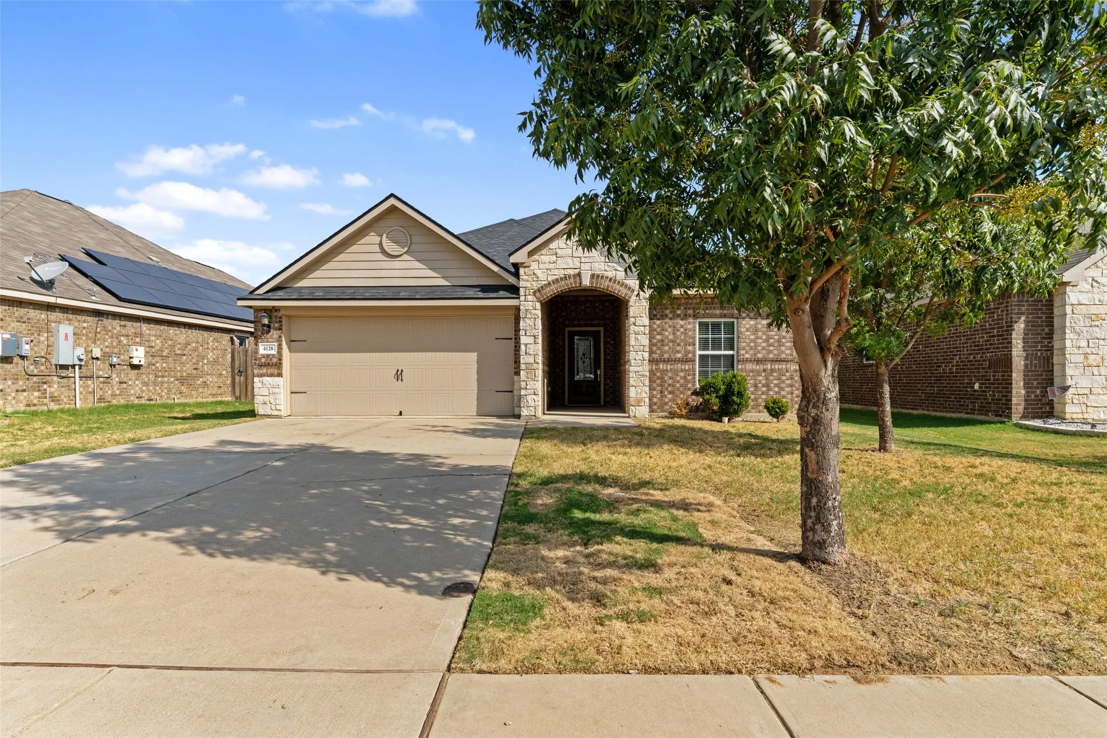 Single Family Residence For Sale in Tarrant County , 4128 Tower Bridge Lane, Crowley, Texas 76036, 3 Bedroom, 2 Bathroom, 2 Garage spaces, 1,575 Sqft, built in 2017, mls#21390148, Real Estate Agent in Crowley, Homes For Sale in Tarrant county, Homes For Sale in Crowley, Realtor in Crowley Texas, Real Estate Brokerage Independent Realty Texas, Luminita Cordes Realtor