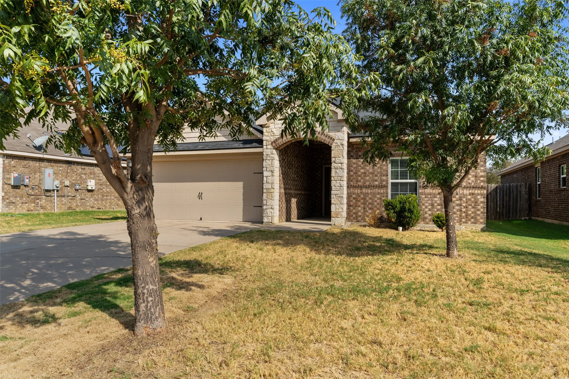 Single Family Residence For Sale in Tarrant County , 4128 Tower Bridge Lane, Crowley, Texas 76036, 3 Bedroom, 2 Bathroom, 2 Garage spaces, 1,575 Sqft, built in 2017, mls#21390148, Real Estate Agent in Crowley, Homes For Sale in Tarrant county, Homes For Sale in Crowley, Realtor in Crowley Texas, Real Estate Brokerage Independent Realty Texas, Luminita Cordes Realtor