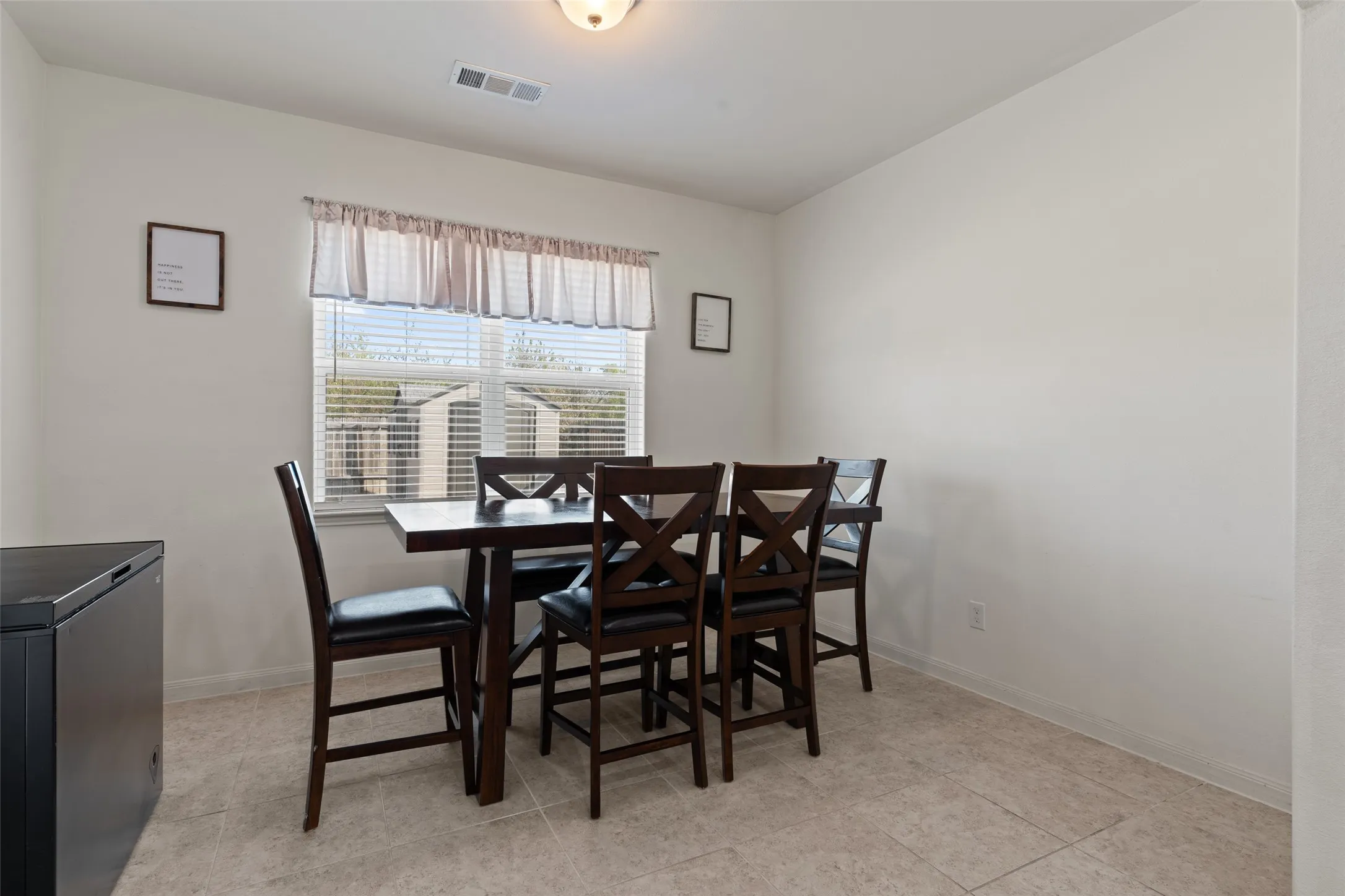 Single Family Residence For Sale in Tarrant County , 4128 Tower Bridge Lane, Crowley, Texas 76036, 3 Bedroom, 2 Bathroom, 2 Garage spaces, 1,575 Sqft, built in 2017, mls#21390148, Real Estate Agent in Crowley, Homes For Sale in Tarrant county, Homes For Sale in Crowley, Realtor in Crowley Texas, Real Estate Brokerage Independent Realty Texas, Luminita Cordes Realtor
