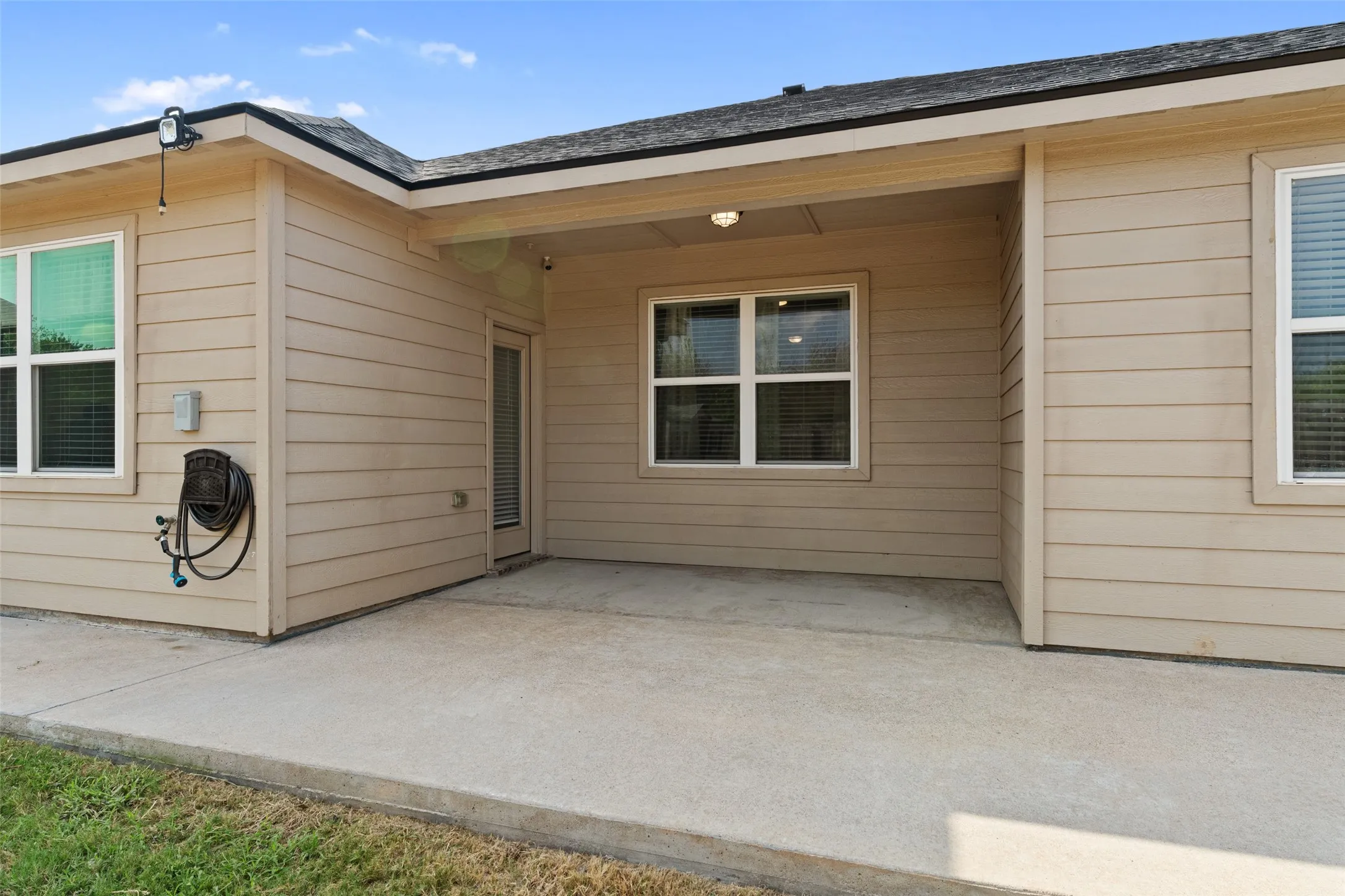 Single Family Residence For Sale in Tarrant County , 4128 Tower Bridge Lane, Crowley, Texas 76036, 3 Bedroom, 2 Bathroom, 2 Garage spaces, 1,575 Sqft, built in 2017, mls#21390148, Real Estate Agent in Crowley, Homes For Sale in Tarrant county, Homes For Sale in Crowley, Realtor in Crowley Texas, Real Estate Brokerage Independent Realty Texas, Luminita Cordes Realtor