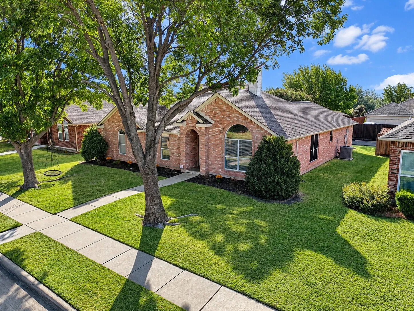 Single Family Residence For Sale in Dallas County , 7514 Westway Drive, Rowlett, Texas 75089, 3 Bedroom, 2 Bathroom, 2 Garage spaces, 1,870 Sqft, built in 2001, mls#21390347, Real Estate Agent in Rowlett, Homes For Sale in Dallas county, Homes For Sale in Rowlett, Realtor in Rowlett Texas, Real Estate Brokerage Independent Realty Texas, Luminita Cordes Realtor