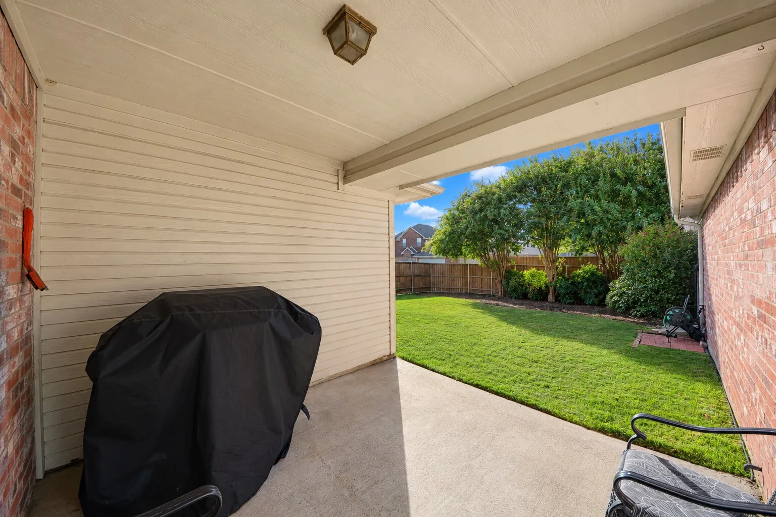 Single Family Residence For Sale in Dallas County , 7514 Westway Drive, Rowlett, Texas 75089, 3 Bedroom, 2 Bathroom, 2 Garage spaces, 1,870 Sqft, built in 2001, mls#21390347, Real Estate Agent in Rowlett, Homes For Sale in Dallas county, Homes For Sale in Rowlett, Realtor in Rowlett Texas, Real Estate Brokerage Independent Realty Texas, Luminita Cordes Realtor