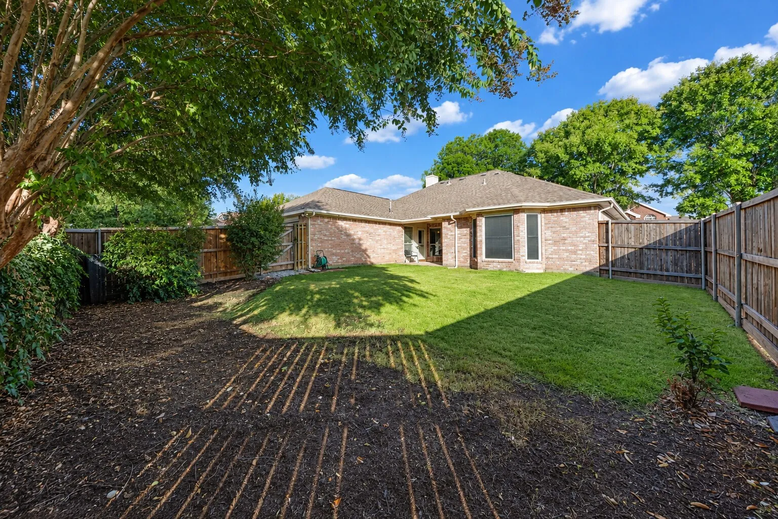 Single Family Residence For Sale in Dallas County , 7514 Westway Drive, Rowlett, Texas 75089, 3 Bedroom, 2 Bathroom, 2 Garage spaces, 1,870 Sqft, built in 2001, mls#21390347, Real Estate Agent in Rowlett, Homes For Sale in Dallas county, Homes For Sale in Rowlett, Realtor in Rowlett Texas, Real Estate Brokerage Independent Realty Texas, Luminita Cordes Realtor