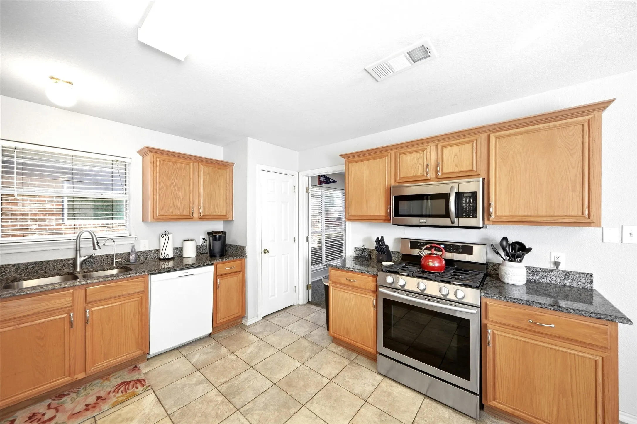 Single Family Residence For Sale in Dallas County , 7514 Westway Drive, Rowlett, Texas 75089, 3 Bedroom, 2 Bathroom, 2 Garage spaces, 1,870 Sqft, built in 2001, mls#21390347, Real Estate Agent in Rowlett, Homes For Sale in Dallas county, Homes For Sale in Rowlett, Realtor in Rowlett Texas, Real Estate Brokerage Independent Realty Texas, Luminita Cordes Realtor