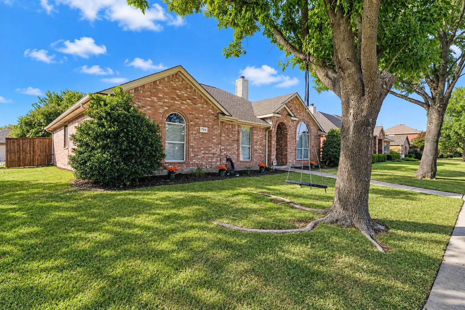 Single Family Residence For Sale in Dallas County , 7514 Westway Drive, Rowlett, Texas 75089, 3 Bedroom, 2 Bathroom, 2 Garage spaces, 1,870 Sqft, built in 2001, mls#21390347, Real Estate Agent in Rowlett, Homes For Sale in Dallas county, Homes For Sale in Rowlett, Realtor in Rowlett Texas, Real Estate Brokerage Independent Realty Texas, Luminita Cordes Realtor