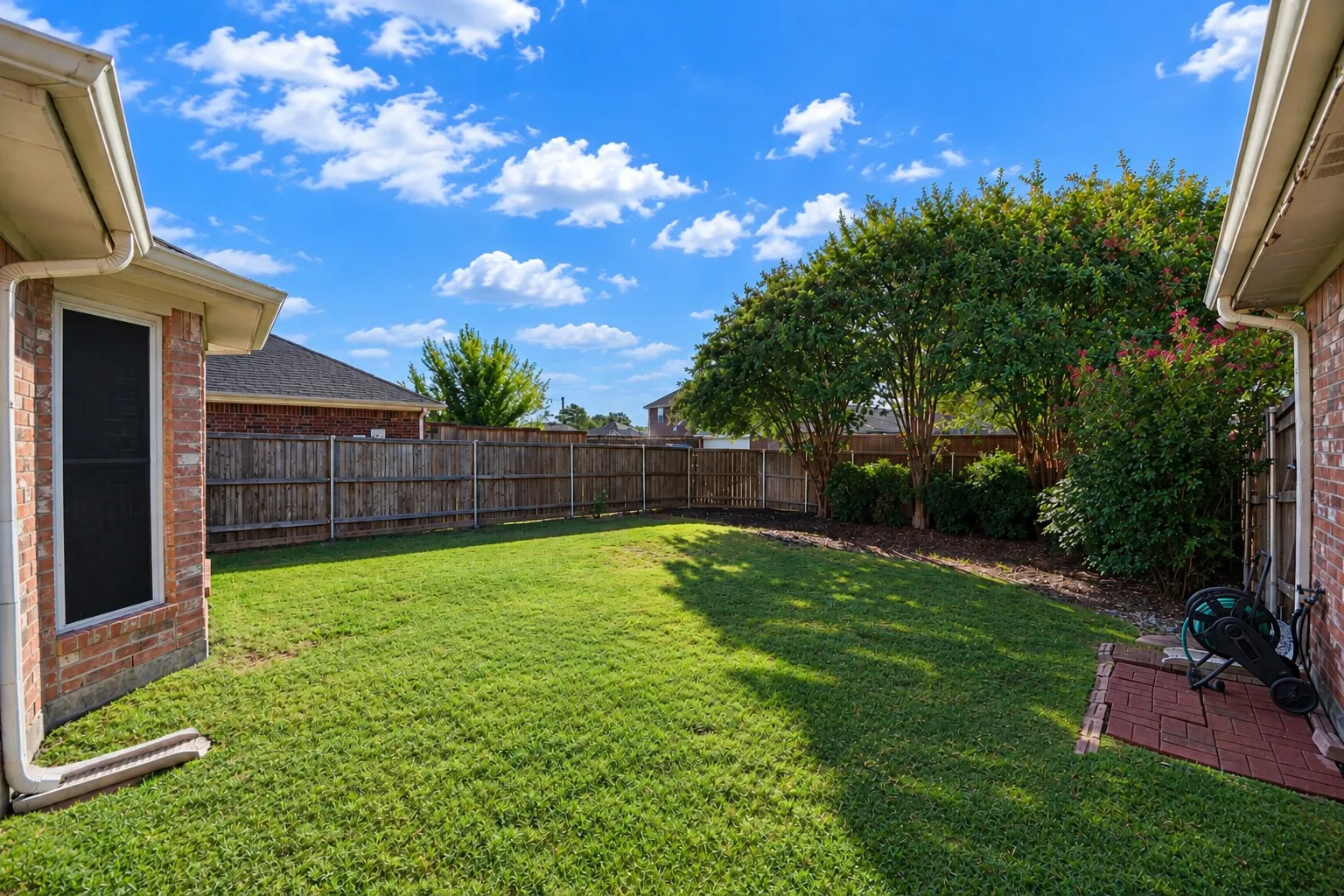Single Family Residence For Sale in Dallas County , 7514 Westway Drive, Rowlett, Texas 75089, 3 Bedroom, 2 Bathroom, 2 Garage spaces, 1,870 Sqft, built in 2001, mls#21390347, Real Estate Agent in Rowlett, Homes For Sale in Dallas county, Homes For Sale in Rowlett, Realtor in Rowlett Texas, Real Estate Brokerage Independent Realty Texas, Luminita Cordes Realtor