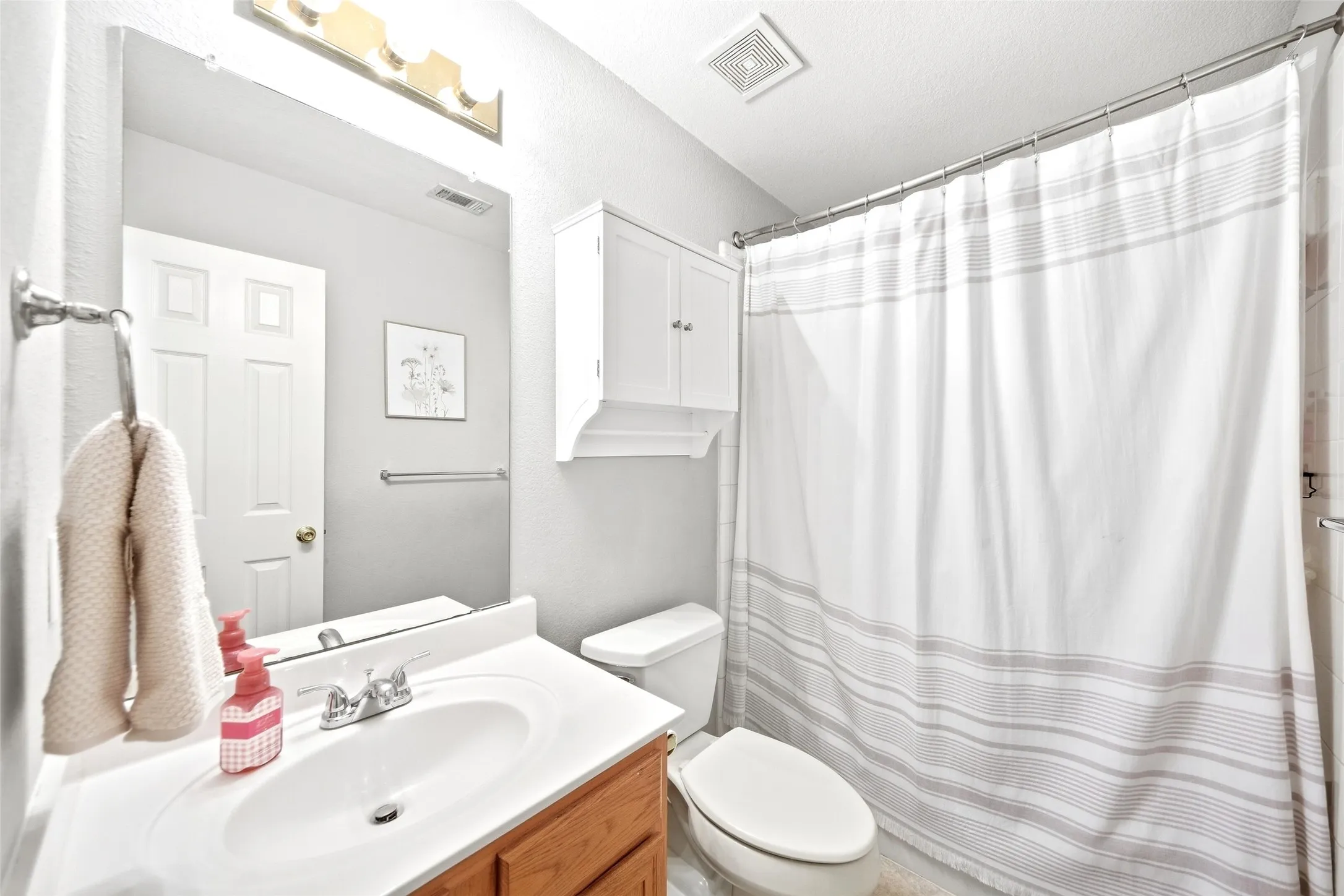 Single Family Residence For Sale in Dallas County , 7514 Westway Drive, Rowlett, Texas 75089, 3 Bedroom, 2 Bathroom, 2 Garage spaces, 1,870 Sqft, built in 2001, mls#21390347, Real Estate Agent in Rowlett, Homes For Sale in Dallas county, Homes For Sale in Rowlett, Realtor in Rowlett Texas, Real Estate Brokerage Independent Realty Texas, Luminita Cordes Realtor