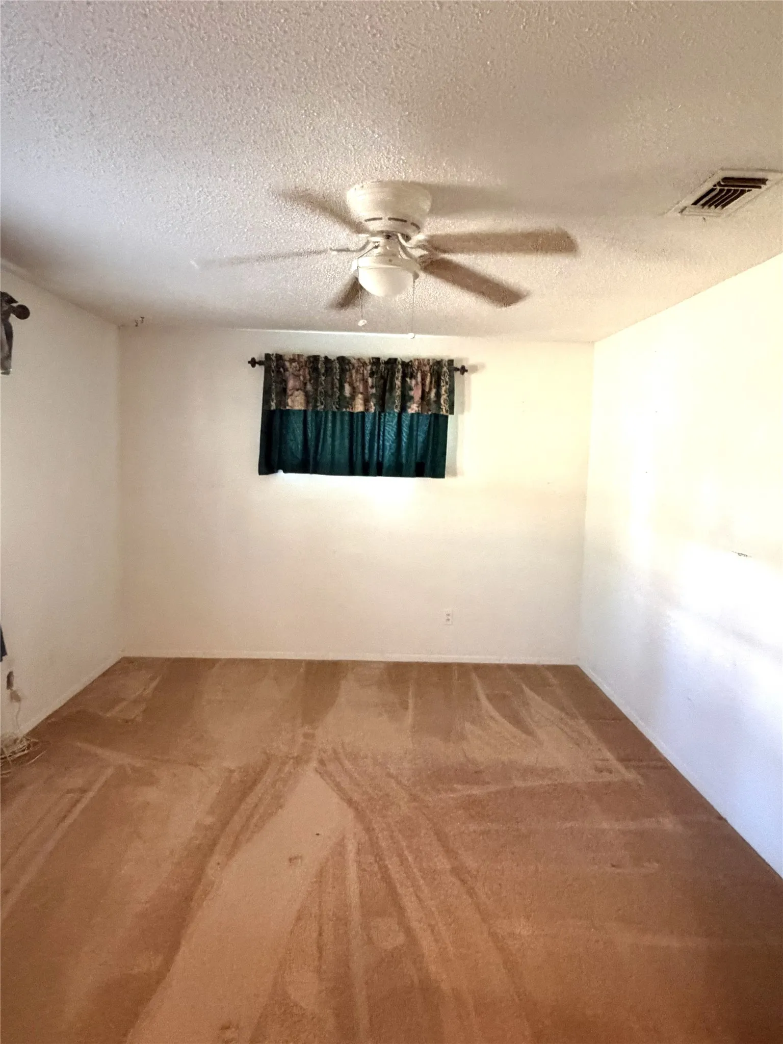 Single Family Residence For Sale in Henderson County , 6625 Fm 2494, Athens, Texas 75751, 2 Bedroom, 2 Bathroom, Garage spaces, 1,944 Sqft, built in 1969, mls#21390670, Real Estate Agent in Athens, Homes For Sale in Henderson county, Homes For Sale in Athens, Realtor in Athens Texas, Real Estate Brokerage Independent Realty Texas, Luminita Cordes Realtor