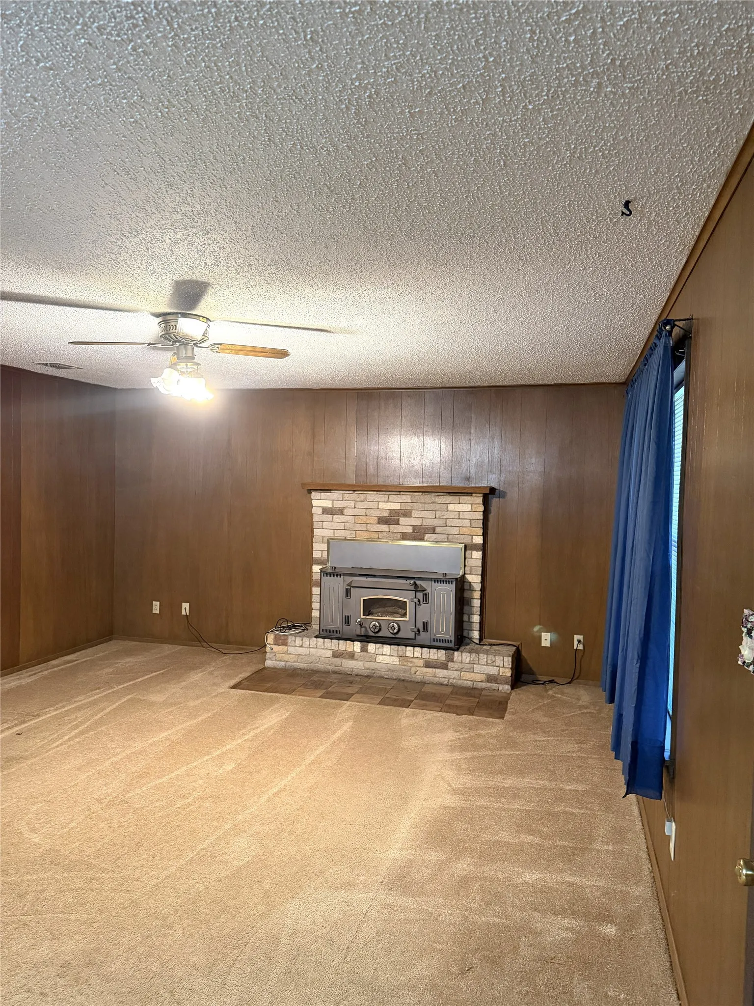 Single Family Residence For Sale in Henderson County , 6625 Fm 2494, Athens, Texas 75751, 2 Bedroom, 2 Bathroom, Garage spaces, 1,944 Sqft, built in 1969, mls#21390670, Real Estate Agent in Athens, Homes For Sale in Henderson county, Homes For Sale in Athens, Realtor in Athens Texas, Real Estate Brokerage Independent Realty Texas, Luminita Cordes Realtor