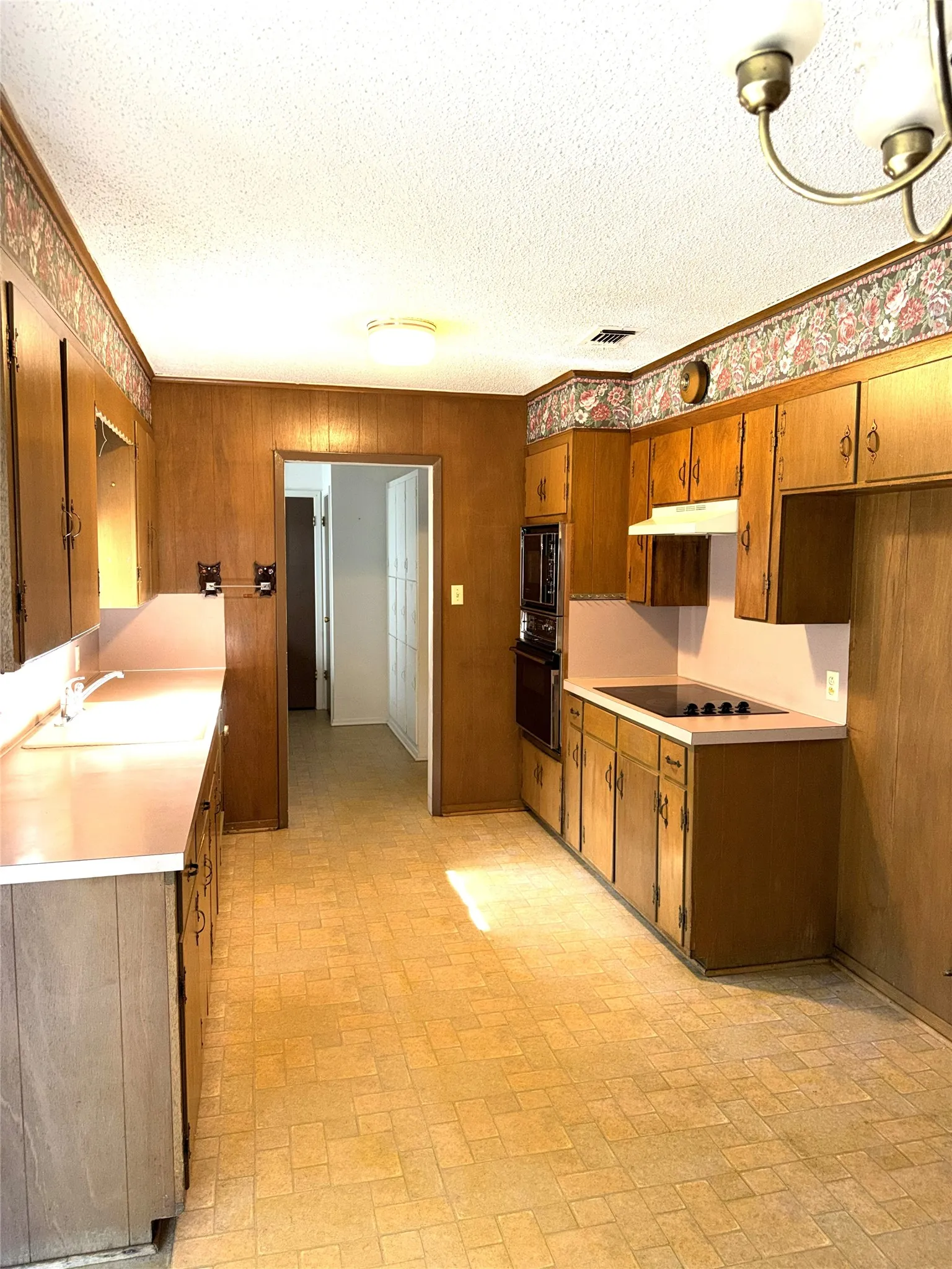 Single Family Residence For Sale in Henderson County , 6625 Fm 2494, Athens, Texas 75751, 2 Bedroom, 2 Bathroom, Garage spaces, 1,944 Sqft, built in 1969, mls#21390670, Real Estate Agent in Athens, Homes For Sale in Henderson county, Homes For Sale in Athens, Realtor in Athens Texas, Real Estate Brokerage Independent Realty Texas, Luminita Cordes Realtor
