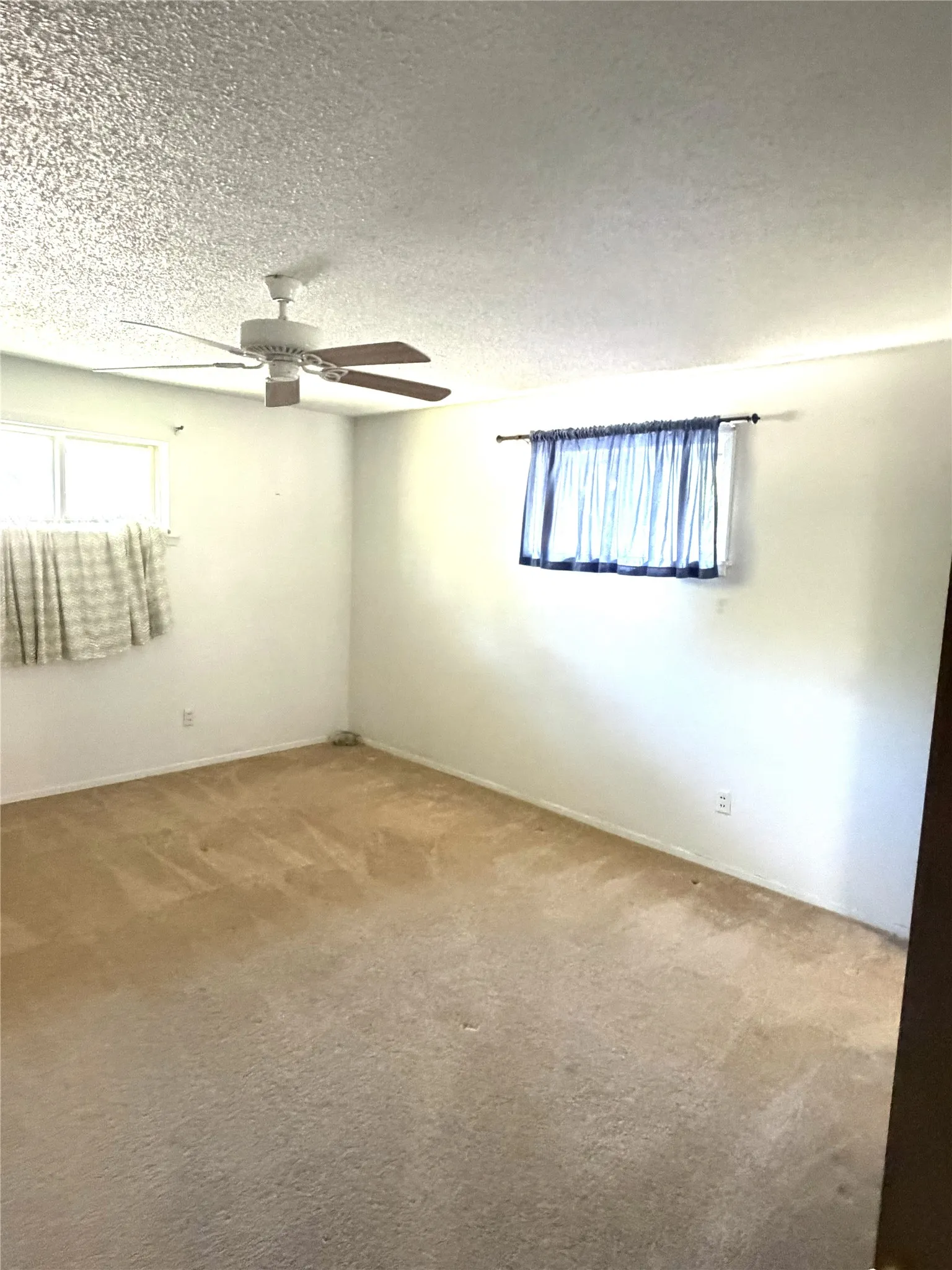 Single Family Residence For Sale in Henderson County , 6625 Fm 2494, Athens, Texas 75751, 2 Bedroom, 2 Bathroom, Garage spaces, 1,944 Sqft, built in 1969, mls#21390670, Real Estate Agent in Athens, Homes For Sale in Henderson county, Homes For Sale in Athens, Realtor in Athens Texas, Real Estate Brokerage Independent Realty Texas, Luminita Cordes Realtor