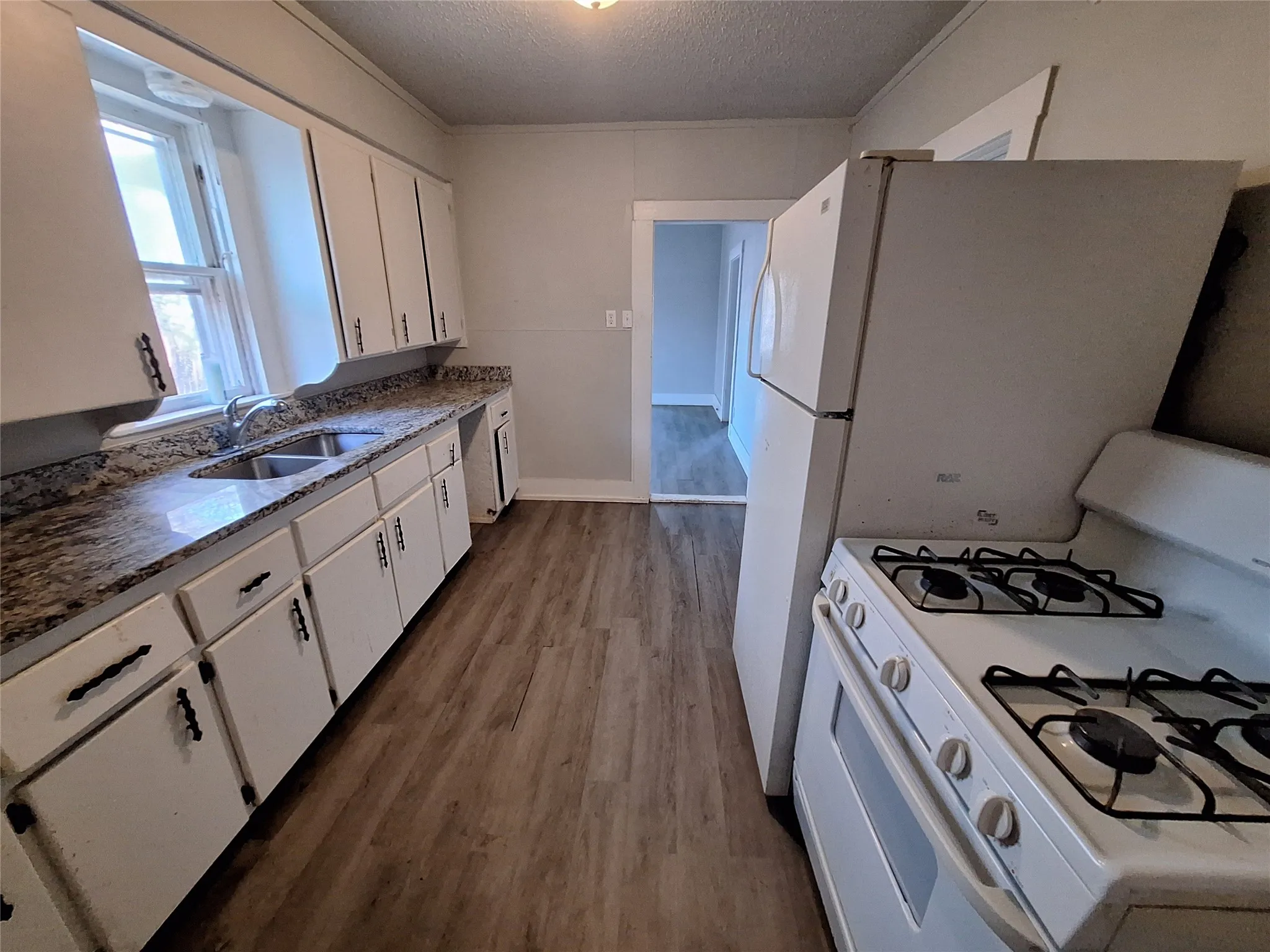Single Family Residence For Rent in Taylor County , 1026 Jeanette Street, Abilene, Texas 79602, 2 Bedroom, 1 Bathroom, Garage spaces, 1,160 Sqft, built in 1920, mls#21367913, Real Estate Agent in Abilene, Homes For Rent in Taylor county, Homes For Rent in Abilene, Realtor in Abilene Texas, Real Estate Brokerage Independent Realty Texas, Luminita Cordes Realtor