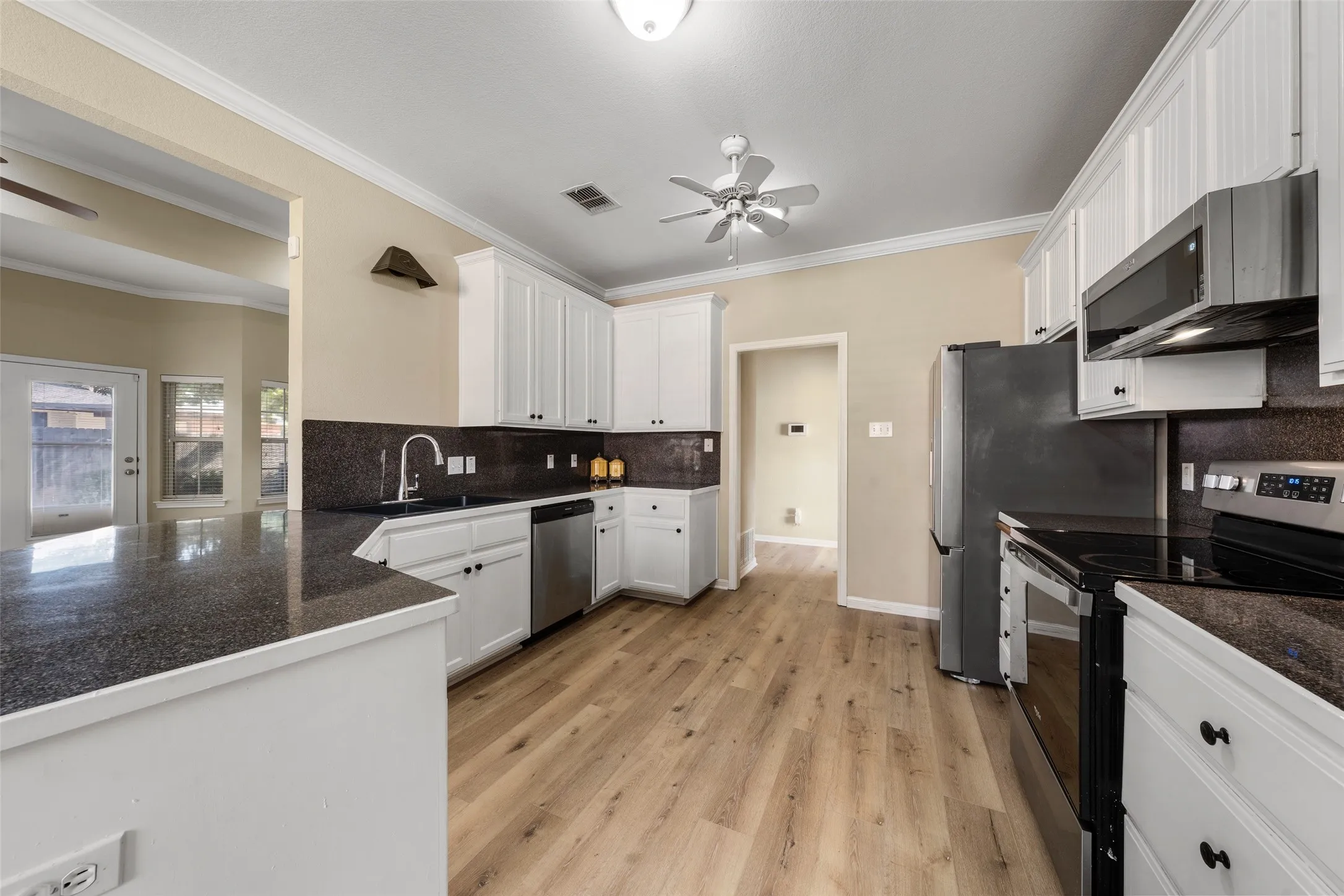 Single Family Residence For Sale in Mc Lennan County , 10124 Cougar Ridge Parkway, Waco, Texas 76708, 3 Bedroom, 2 Bathroom, Garage spaces, 2,062 Sqft, built in 2004, mls#21390395, Real Estate Agent in Waco, Homes For Sale in Mc Lennan county, Homes For Sale in Waco, Realtor in Waco Texas, Real Estate Brokerage Independent Realty Texas, Luminita Cordes Realtor