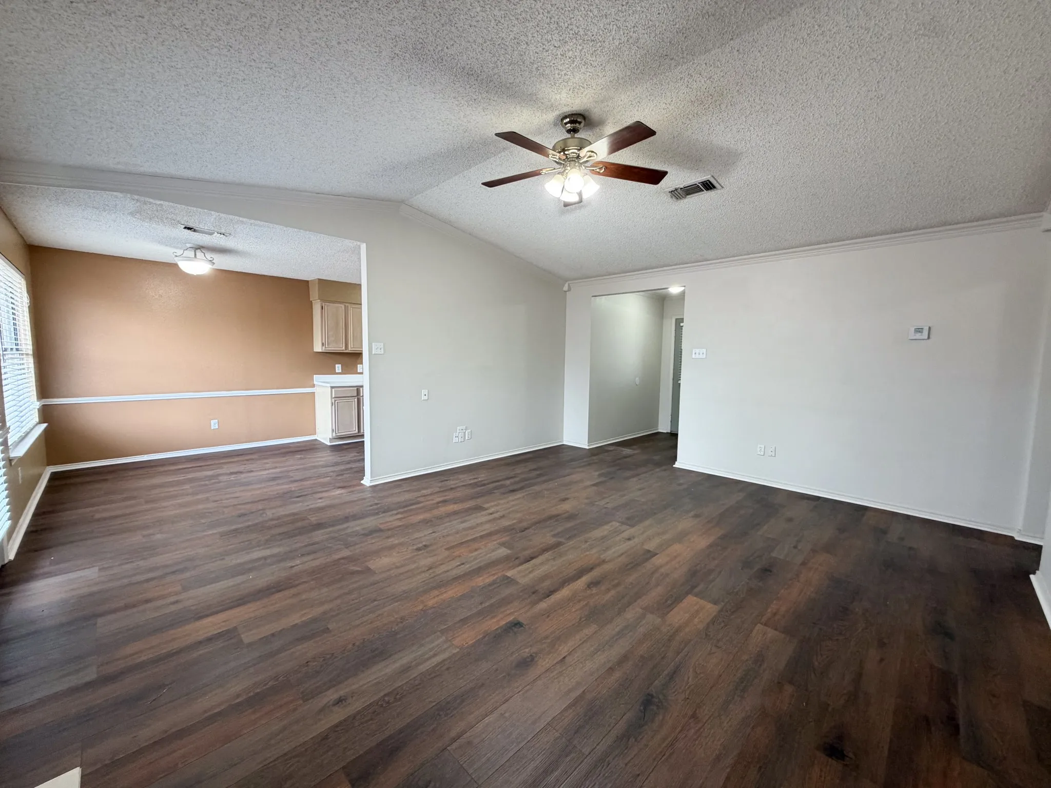 Single Family Residence For Rent in Ellis County , 921 Park Place Boulevard, Midlothian, Texas 76065, 3 Bedroom, 2 Bathroom, 2 Garage spaces, 1,103 Sqft, built in 1989, mls#21390678, Real Estate Agent in Midlothian, Homes For Rent in Ellis county, Homes For Rent in Midlothian, Realtor in Midlothian Texas, Real Estate Brokerage Independent Realty Texas, Luminita Cordes Realtor