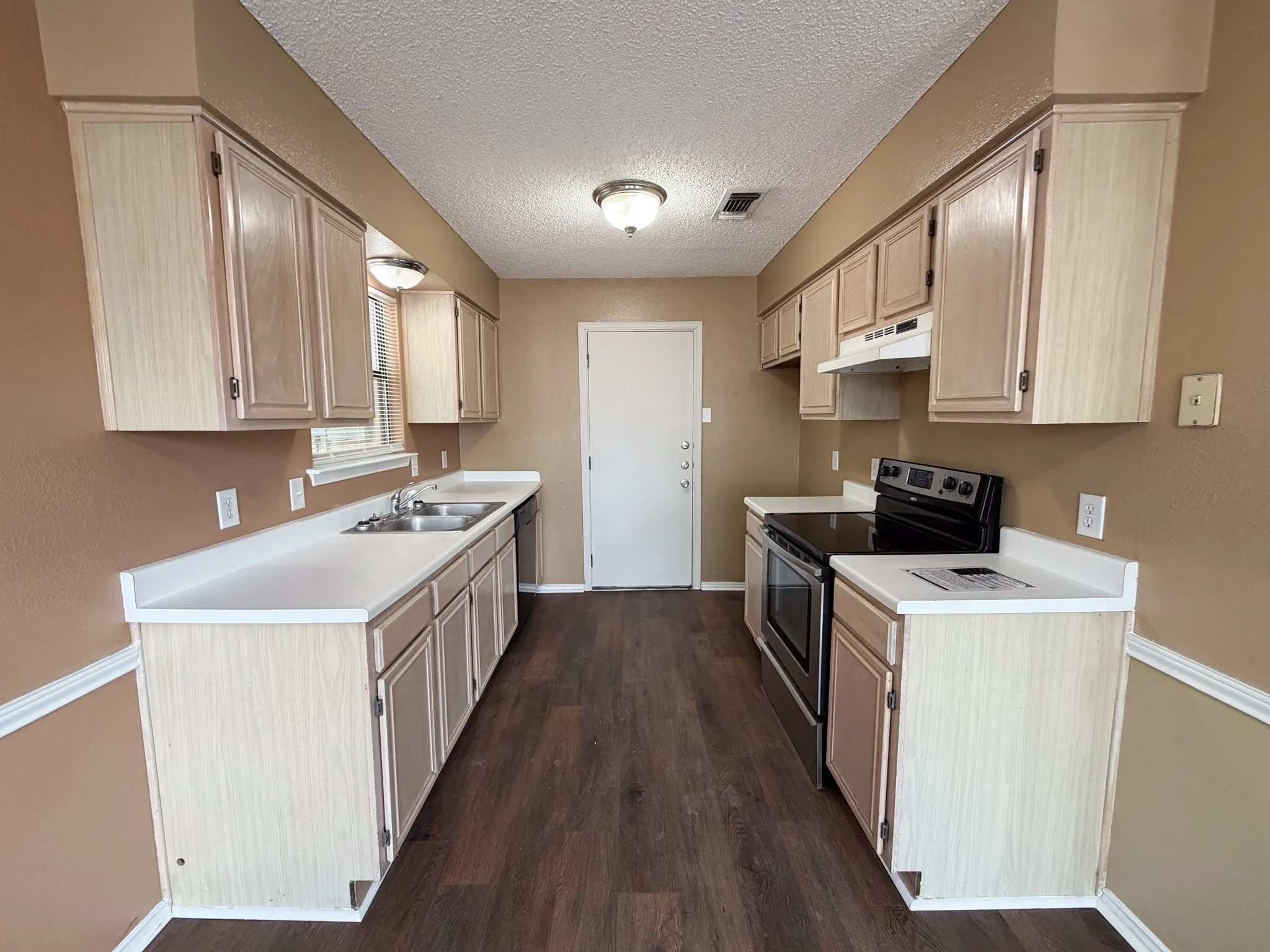 Single Family Residence For Rent in Ellis County , 921 Park Place Boulevard, Midlothian, Texas 76065, 3 Bedroom, 2 Bathroom, 2 Garage spaces, 1,103 Sqft, built in 1989, mls#21390678, Real Estate Agent in Midlothian, Homes For Rent in Ellis county, Homes For Rent in Midlothian, Realtor in Midlothian Texas, Real Estate Brokerage Independent Realty Texas, Luminita Cordes Realtor