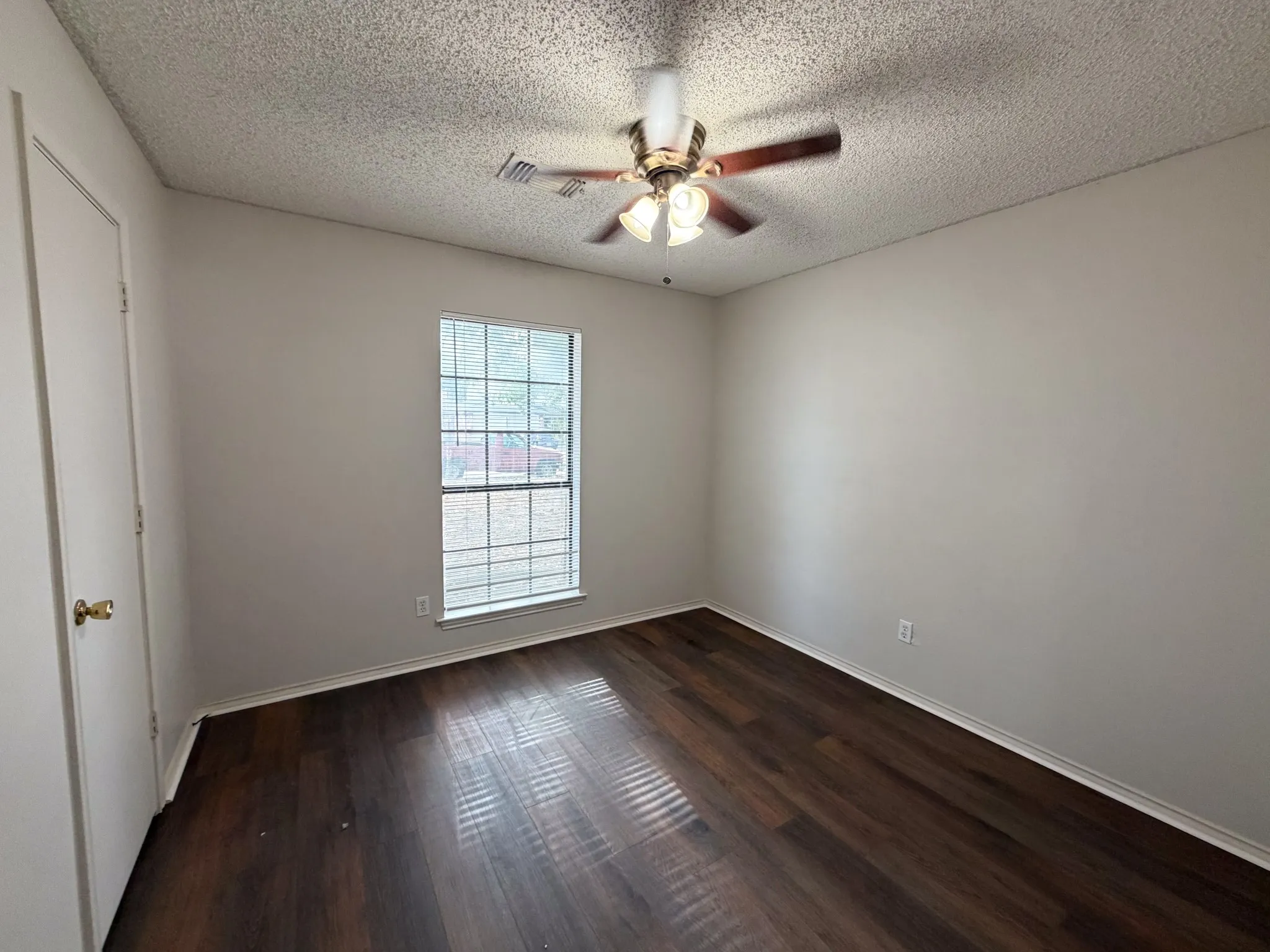 Single Family Residence For Rent in Ellis County , 921 Park Place Boulevard, Midlothian, Texas 76065, 3 Bedroom, 2 Bathroom, 2 Garage spaces, 1,103 Sqft, built in 1989, mls#21390678, Real Estate Agent in Midlothian, Homes For Rent in Ellis county, Homes For Rent in Midlothian, Realtor in Midlothian Texas, Real Estate Brokerage Independent Realty Texas, Luminita Cordes Realtor