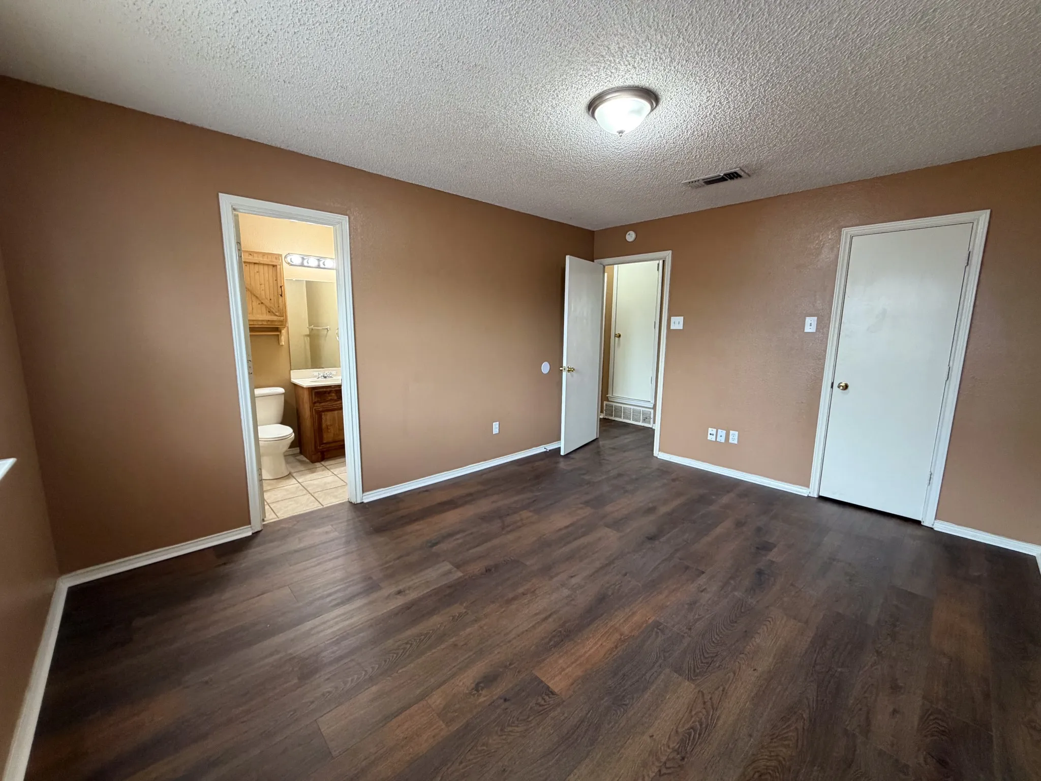 Single Family Residence For Rent in Ellis County , 921 Park Place Boulevard, Midlothian, Texas 76065, 3 Bedroom, 2 Bathroom, 2 Garage spaces, 1,103 Sqft, built in 1989, mls#21390678, Real Estate Agent in Midlothian, Homes For Rent in Ellis county, Homes For Rent in Midlothian, Realtor in Midlothian Texas, Real Estate Brokerage Independent Realty Texas, Luminita Cordes Realtor