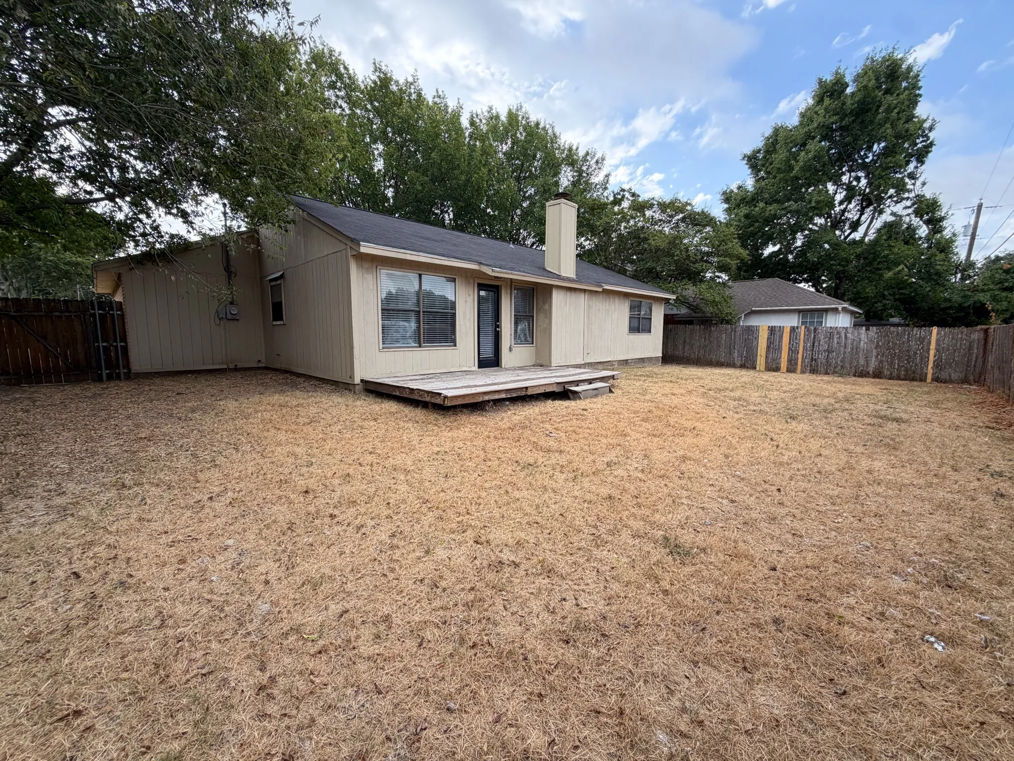 Single Family Residence For Rent in Ellis County , 921 Park Place Boulevard, Midlothian, Texas 76065, 3 Bedroom, 2 Bathroom, 2 Garage spaces, 1,103 Sqft, built in 1989, mls#21390678, Real Estate Agent in Midlothian, Homes For Rent in Ellis county, Homes For Rent in Midlothian, Realtor in Midlothian Texas, Real Estate Brokerage Independent Realty Texas, Luminita Cordes Realtor