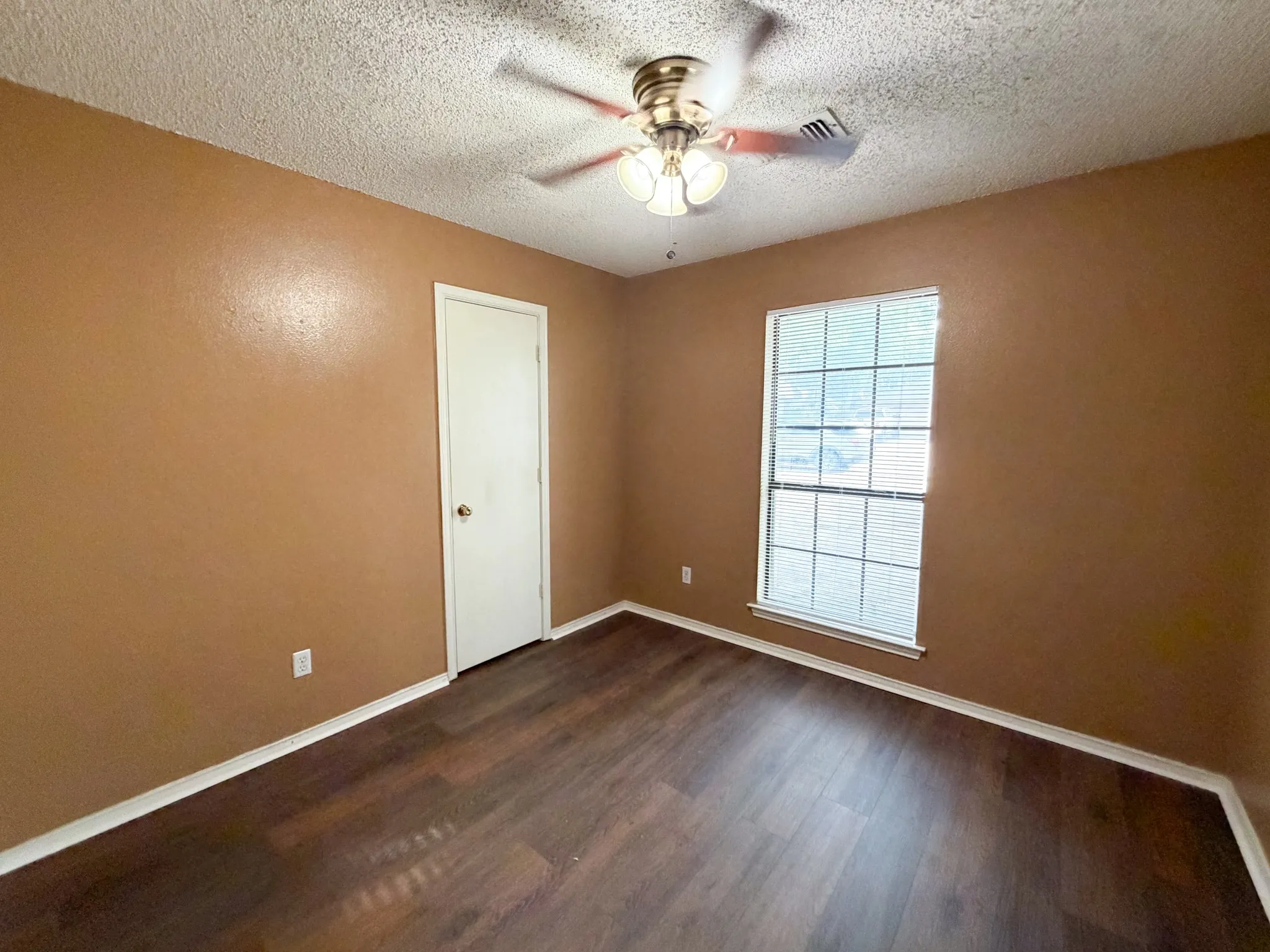 Single Family Residence For Rent in Ellis County , 921 Park Place Boulevard, Midlothian, Texas 76065, 3 Bedroom, 2 Bathroom, 2 Garage spaces, 1,103 Sqft, built in 1989, mls#21390678, Real Estate Agent in Midlothian, Homes For Rent in Ellis county, Homes For Rent in Midlothian, Realtor in Midlothian Texas, Real Estate Brokerage Independent Realty Texas, Luminita Cordes Realtor