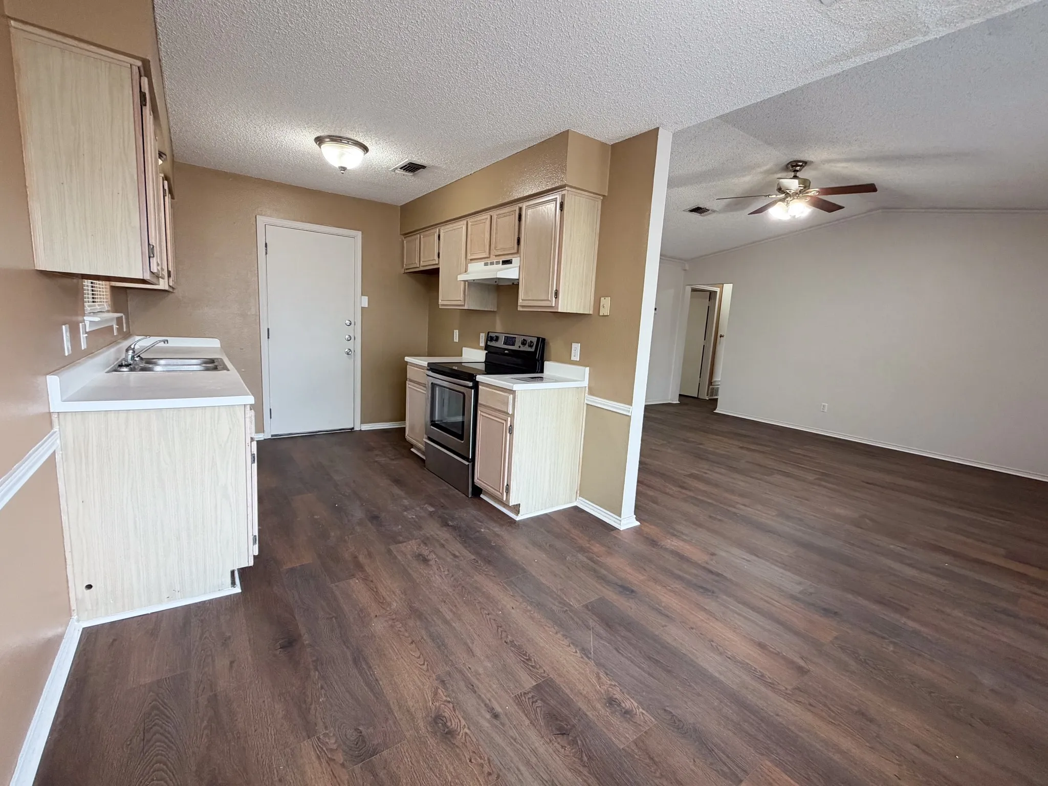 Single Family Residence For Rent in Ellis County , 921 Park Place Boulevard, Midlothian, Texas 76065, 3 Bedroom, 2 Bathroom, 2 Garage spaces, 1,103 Sqft, built in 1989, mls#21390678, Real Estate Agent in Midlothian, Homes For Rent in Ellis county, Homes For Rent in Midlothian, Realtor in Midlothian Texas, Real Estate Brokerage Independent Realty Texas, Luminita Cordes Realtor