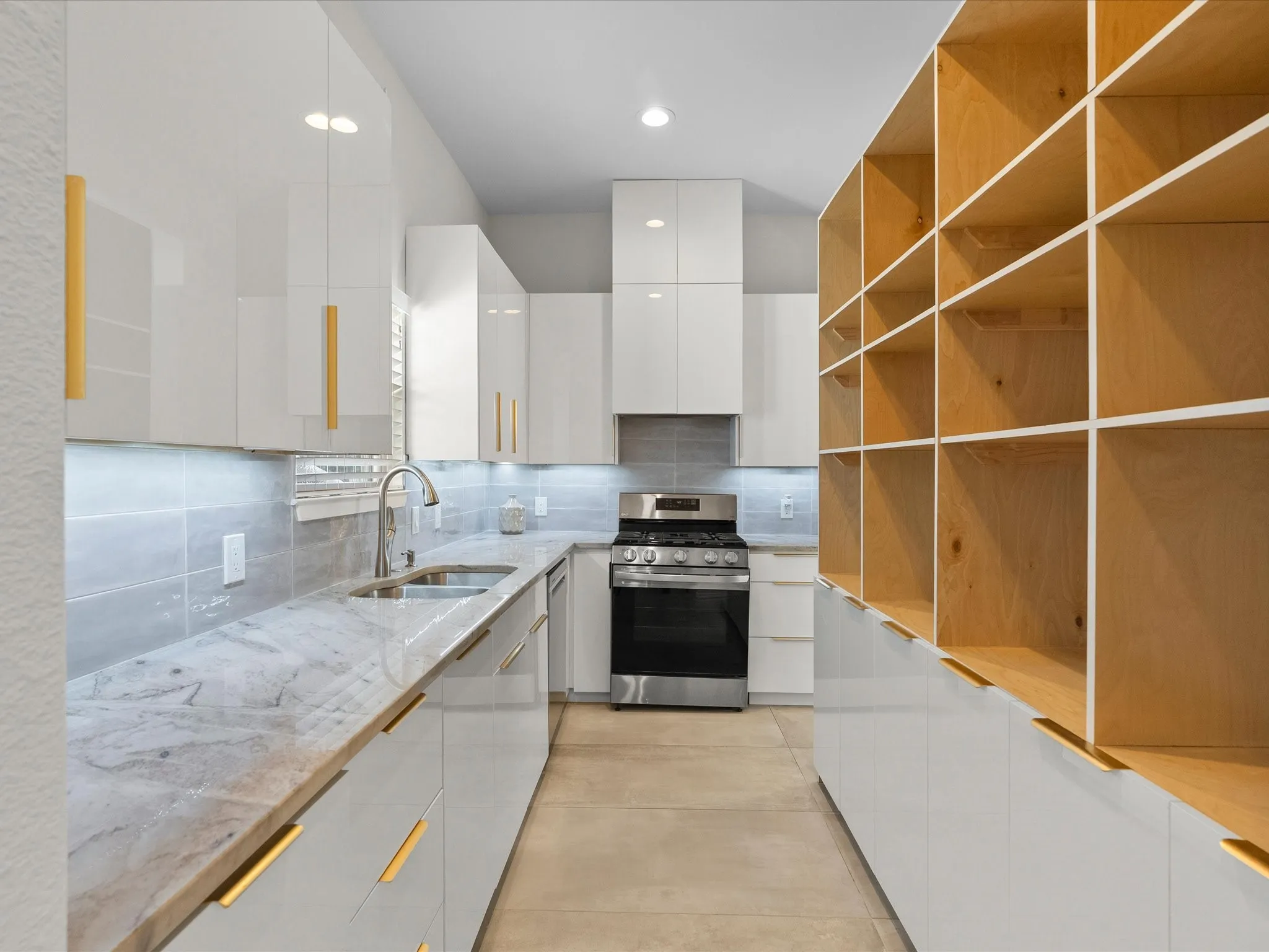 Single Family Residence For Sale in Denton County , 1121 Excalibur Boulevard, Lewisville, Texas 75056, 4 Bedroom, 6 Bathroom, 4 Garage spaces, 5,887 Sqft, built in 2020, mls#21390600, Real Estate Agent in Lewisville, Homes For Sale in Denton county, Homes For Sale in Lewisville, Realtor in Lewisville Texas, Real Estate Brokerage Independent Realty Texas, Luminita Cordes Realtor
