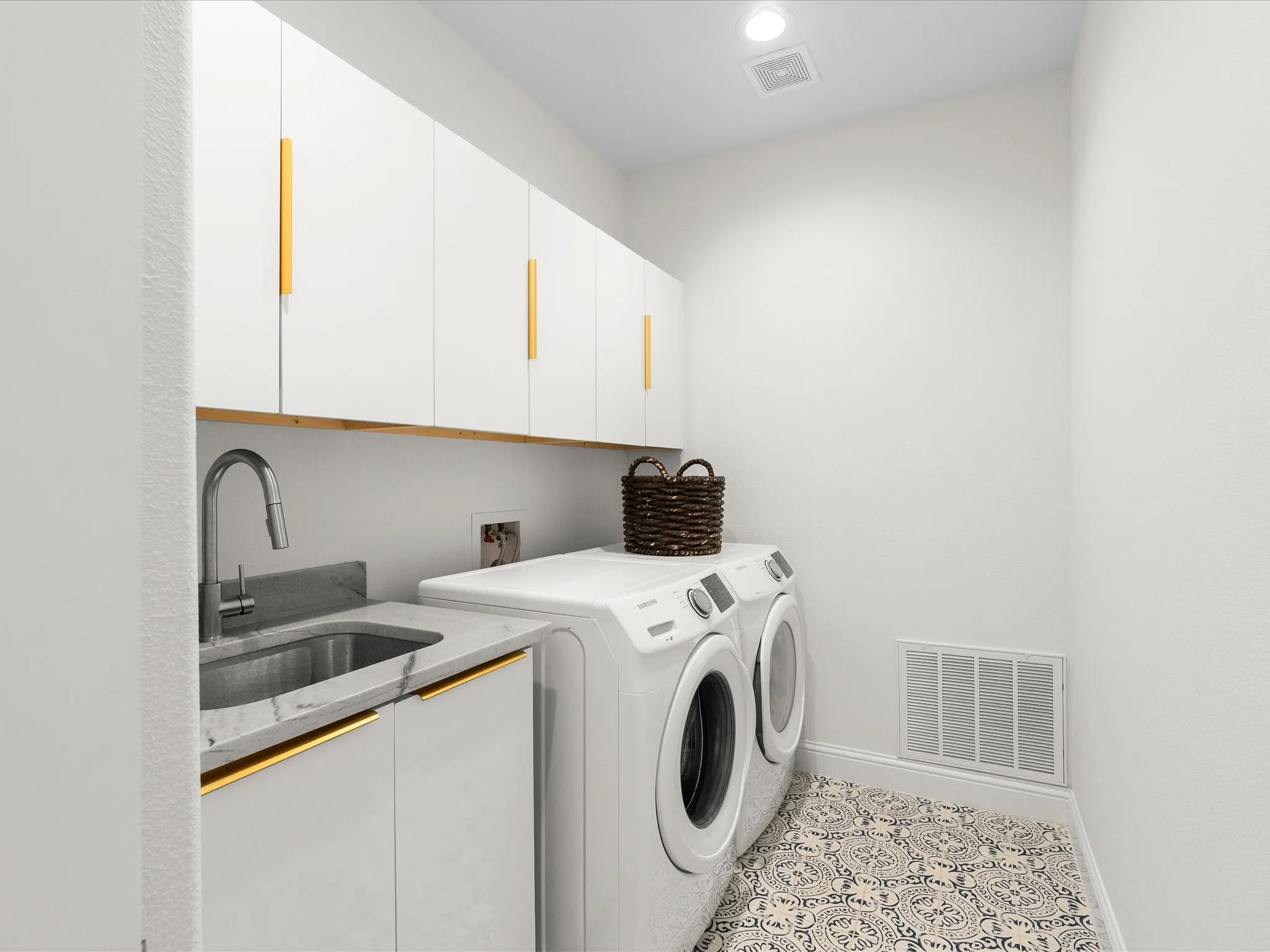 Single Family Residence For Sale in Denton County , 1121 Excalibur Boulevard, Lewisville, Texas 75056, 4 Bedroom, 6 Bathroom, 4 Garage spaces, 5,887 Sqft, built in 2020, mls#21390600, Real Estate Agent in Lewisville, Homes For Sale in Denton county, Homes For Sale in Lewisville, Realtor in Lewisville Texas, Real Estate Brokerage Independent Realty Texas, Luminita Cordes Realtor