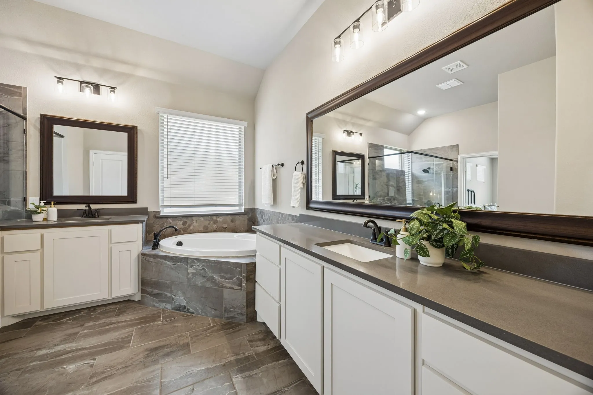 Single Family Residence For Sale in Ellis County , 3006 Holland Lane, Midlothian, Texas 76065, 4 Bedroom, 3 Bathroom, 2 Garage spaces, 3,138 Sqft, built in 2023, mls#21390614, Real Estate Agent in Midlothian, Homes For Sale in Ellis county, Homes For Sale in Midlothian, Realtor in Midlothian Texas, Real Estate Brokerage Independent Realty Texas, Luminita Cordes Realtor