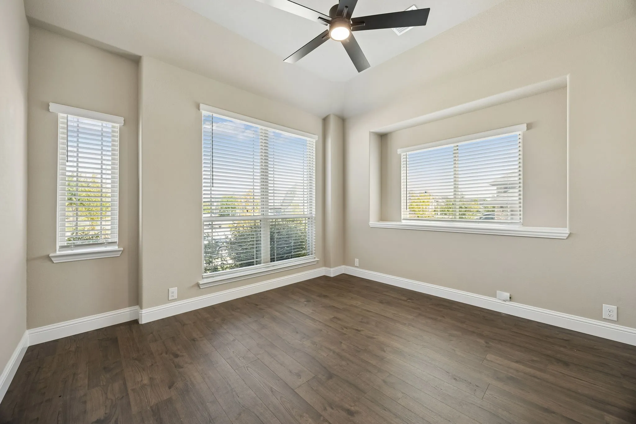 Single Family Residence For Sale in Ellis County , 3006 Holland Lane, Midlothian, Texas 76065, 4 Bedroom, 3 Bathroom, 2 Garage spaces, 3,138 Sqft, built in 2023, mls#21390614, Real Estate Agent in Midlothian, Homes For Sale in Ellis county, Homes For Sale in Midlothian, Realtor in Midlothian Texas, Real Estate Brokerage Independent Realty Texas, Luminita Cordes Realtor