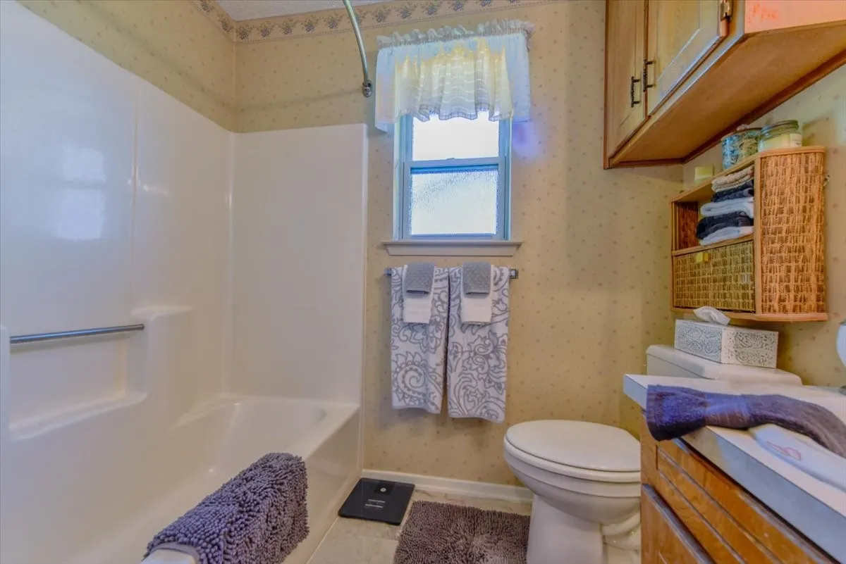 Single Family Residence For Sale in Tarrant County , 212 Cindy Street S, Keller, Texas 76248, 3 Bedroom, 2 Bathroom, 2 Garage spaces, 1,517 Sqft, built in 1986, mls#21336071, Real Estate Agent in Keller, Homes For Sale in Tarrant county, Homes For Sale in Keller, Realtor in Keller Texas, Real Estate Brokerage Independent Realty Texas, Luminita Cordes Realtor