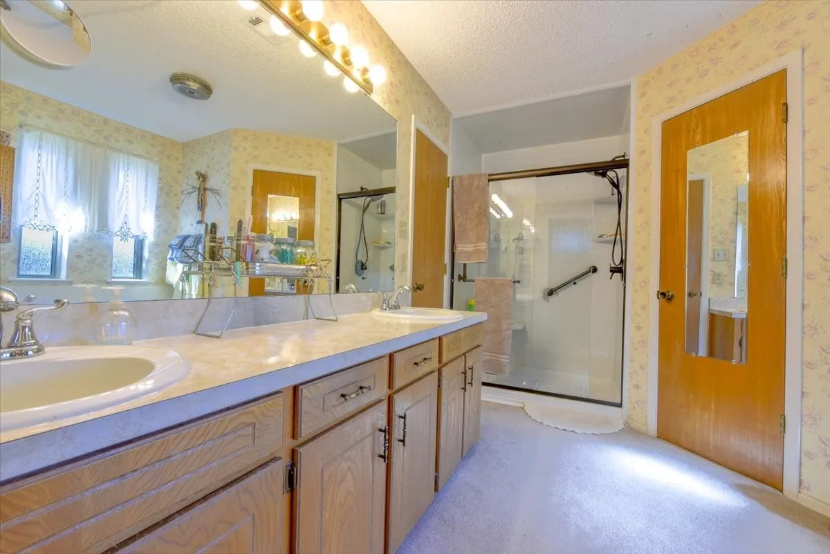 Single Family Residence For Sale in Tarrant County , 212 Cindy Street S, Keller, Texas 76248, 3 Bedroom, 2 Bathroom, 2 Garage spaces, 1,517 Sqft, built in 1986, mls#21336071, Real Estate Agent in Keller, Homes For Sale in Tarrant county, Homes For Sale in Keller, Realtor in Keller Texas, Real Estate Brokerage Independent Realty Texas, Luminita Cordes Realtor