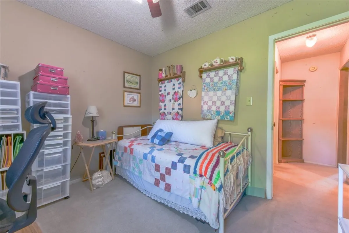 Single Family Residence For Sale in Tarrant County , 212 Cindy Street S, Keller, Texas 76248, 3 Bedroom, 2 Bathroom, 2 Garage spaces, 1,517 Sqft, built in 1986, mls#21336071, Real Estate Agent in Keller, Homes For Sale in Tarrant county, Homes For Sale in Keller, Realtor in Keller Texas, Real Estate Brokerage Independent Realty Texas, Luminita Cordes Realtor