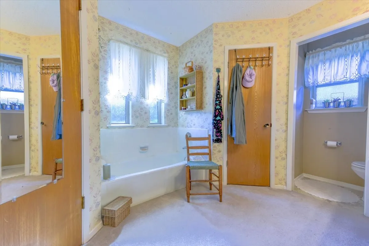 Single Family Residence For Sale in Tarrant County , 212 Cindy Street S, Keller, Texas 76248, 3 Bedroom, 2 Bathroom, 2 Garage spaces, 1,517 Sqft, built in 1986, mls#21336071, Real Estate Agent in Keller, Homes For Sale in Tarrant county, Homes For Sale in Keller, Realtor in Keller Texas, Real Estate Brokerage Independent Realty Texas, Luminita Cordes Realtor