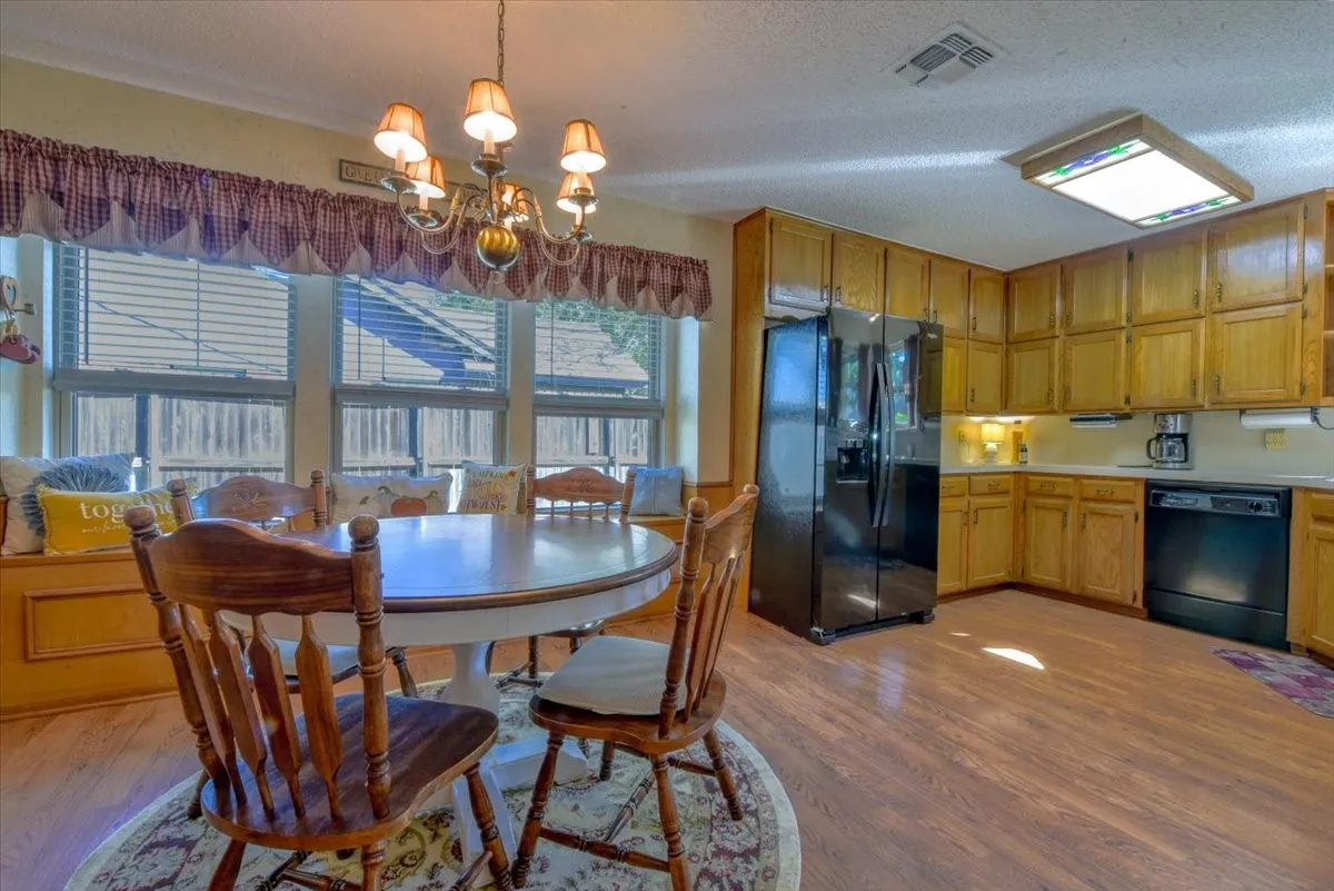 Single Family Residence For Sale in Tarrant County , 212 Cindy Street S, Keller, Texas 76248, 3 Bedroom, 2 Bathroom, 2 Garage spaces, 1,517 Sqft, built in 1986, mls#21336071, Real Estate Agent in Keller, Homes For Sale in Tarrant county, Homes For Sale in Keller, Realtor in Keller Texas, Real Estate Brokerage Independent Realty Texas, Luminita Cordes Realtor