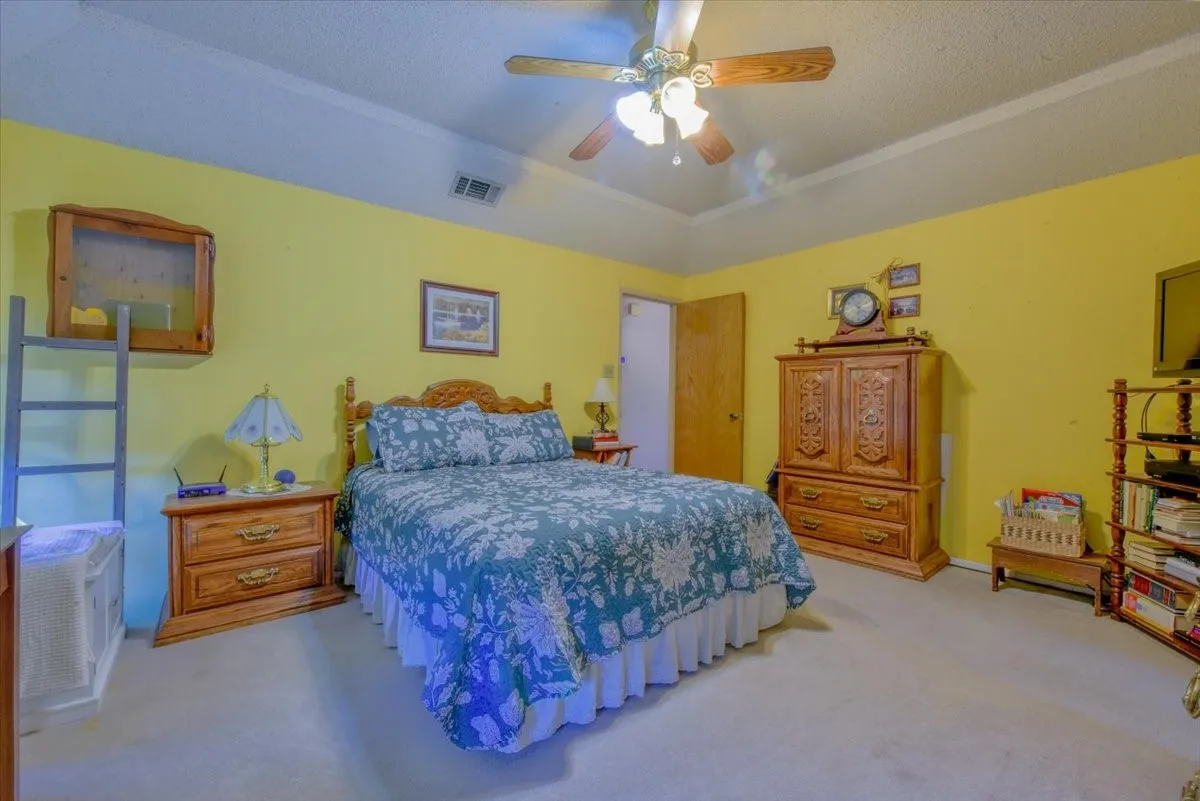 Single Family Residence For Sale in Tarrant County , 212 Cindy Street S, Keller, Texas 76248, 3 Bedroom, 2 Bathroom, 2 Garage spaces, 1,517 Sqft, built in 1986, mls#21336071, Real Estate Agent in Keller, Homes For Sale in Tarrant county, Homes For Sale in Keller, Realtor in Keller Texas, Real Estate Brokerage Independent Realty Texas, Luminita Cordes Realtor