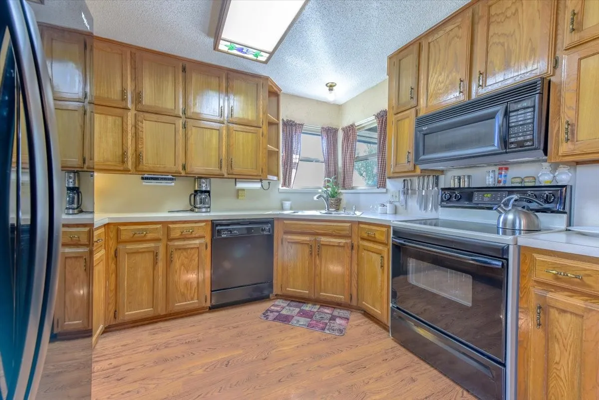 Single Family Residence For Sale in Tarrant County , 212 Cindy Street S, Keller, Texas 76248, 3 Bedroom, 2 Bathroom, 2 Garage spaces, 1,517 Sqft, built in 1986, mls#21336071, Real Estate Agent in Keller, Homes For Sale in Tarrant county, Homes For Sale in Keller, Realtor in Keller Texas, Real Estate Brokerage Independent Realty Texas, Luminita Cordes Realtor