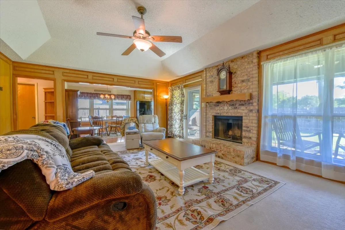 Single Family Residence For Sale in Tarrant County , 212 Cindy Street S, Keller, Texas 76248, 3 Bedroom, 2 Bathroom, 2 Garage spaces, 1,517 Sqft, built in 1986, mls#21336071, Real Estate Agent in Keller, Homes For Sale in Tarrant county, Homes For Sale in Keller, Realtor in Keller Texas, Real Estate Brokerage Independent Realty Texas, Luminita Cordes Realtor