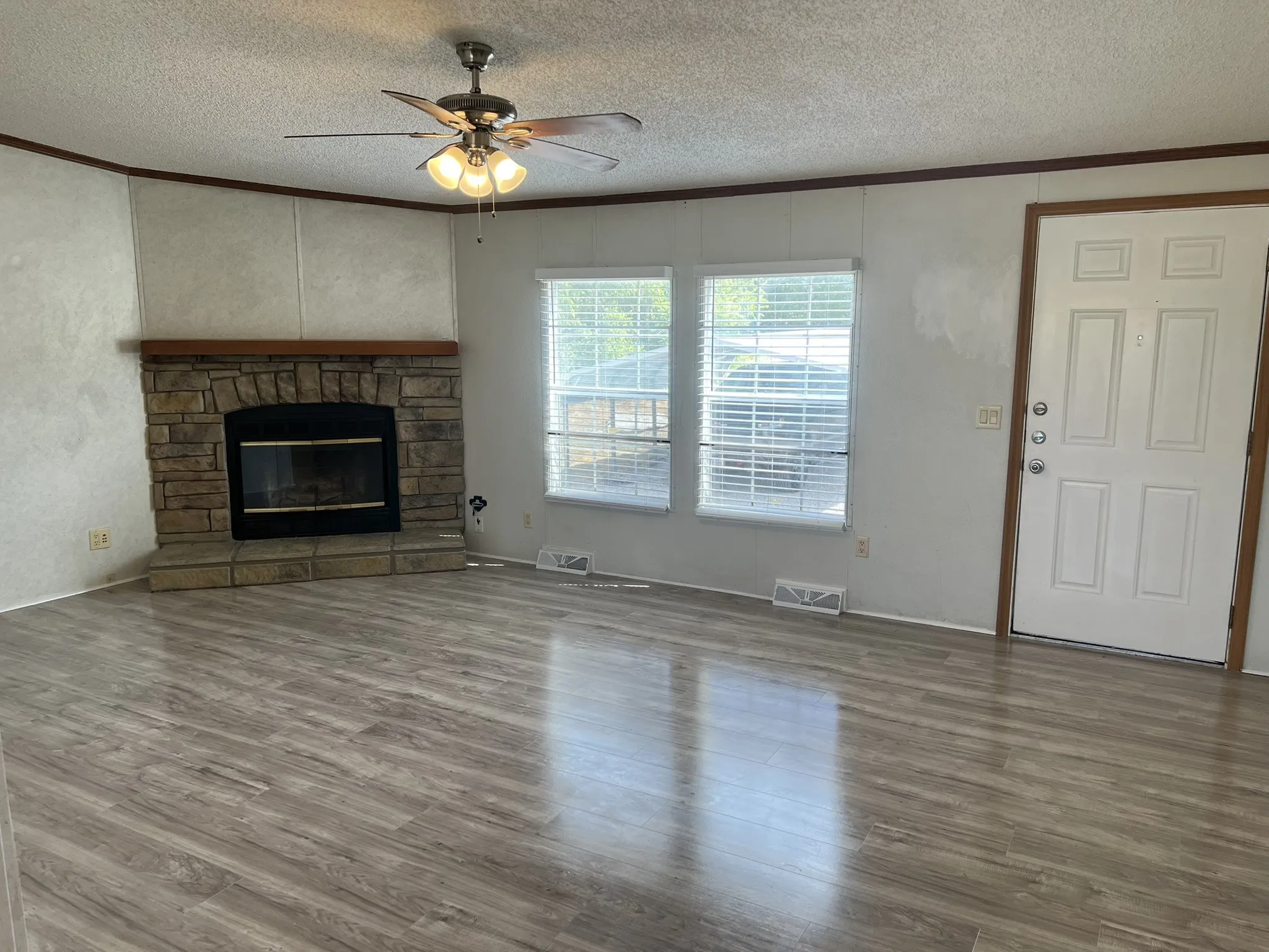 Mobile Home For Rent in Collin County , 2660 County Road 601, Farmersville, Texas 75442, 3 Bedroom, 2 Bathroom, Garage spaces, 1,600 Sqft, built in 2001, mls#21389489, Real Estate Agent in Farmersville, Homes For Rent in Collin county, Homes For Rent in Farmersville, Realtor in Farmersville Texas, Real Estate Brokerage Independent Realty Texas, Luminita Cordes Realtor