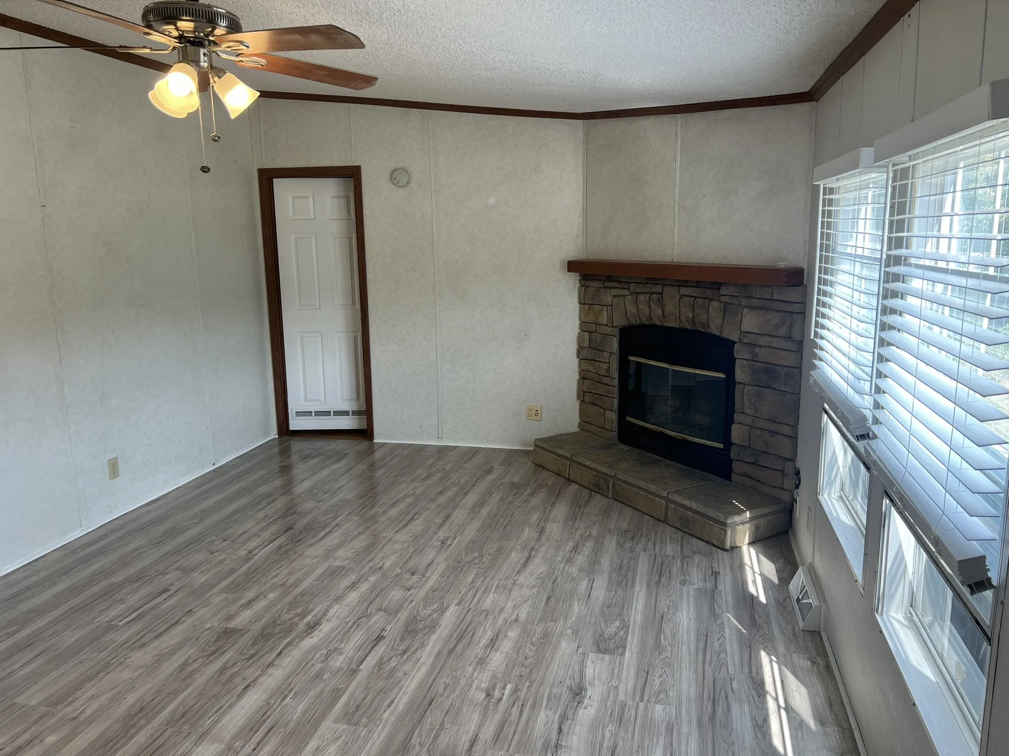 Mobile Home For Rent in Collin County , 2660 County Road 601, Farmersville, Texas 75442, 3 Bedroom, 2 Bathroom, Garage spaces, 1,600 Sqft, built in 2001, mls#21389489, Real Estate Agent in Farmersville, Homes For Rent in Collin county, Homes For Rent in Farmersville, Realtor in Farmersville Texas, Real Estate Brokerage Independent Realty Texas, Luminita Cordes Realtor