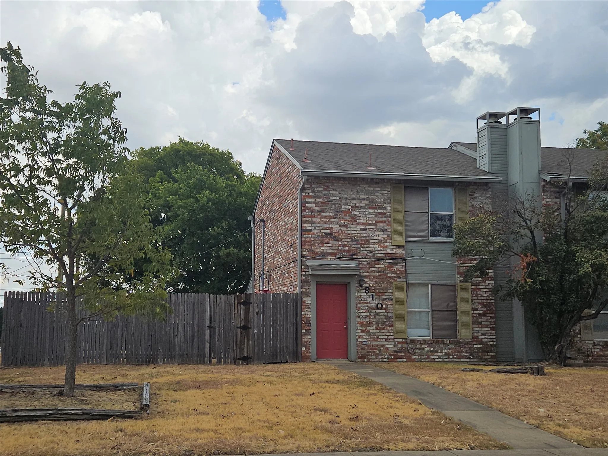 Welcome Home to 810 Red Bud!