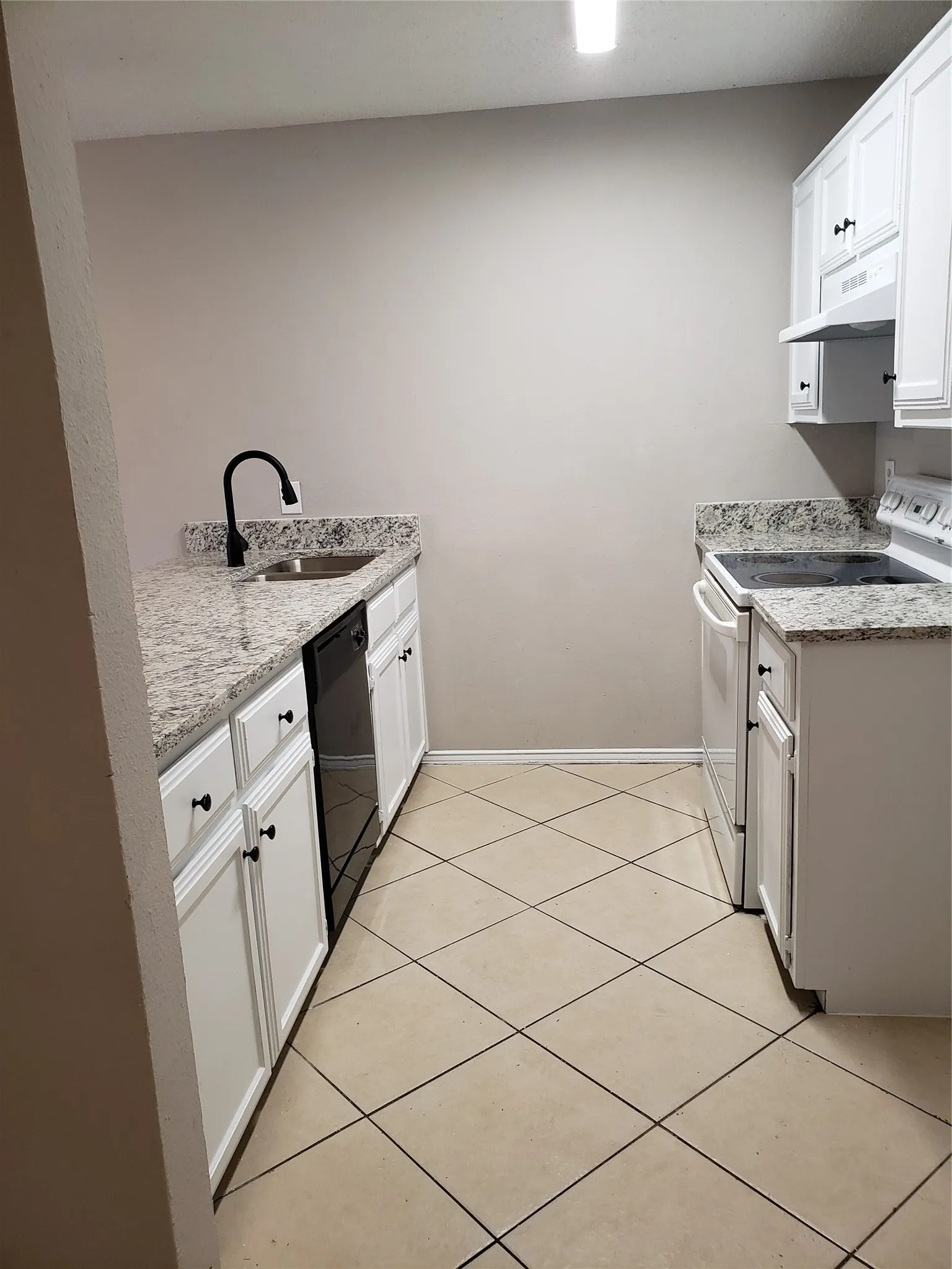 808 - KItchen.