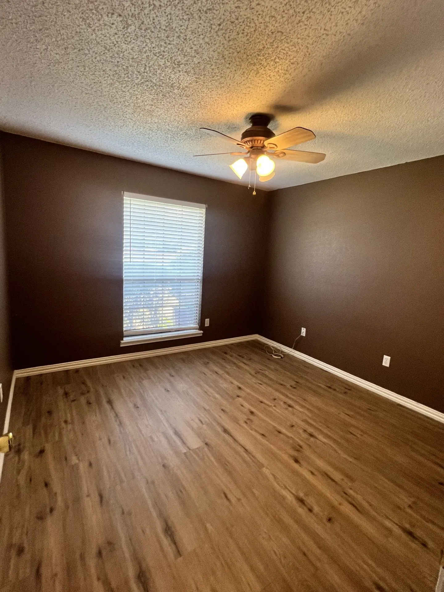 Single Family Residence For Rent in Tarrant County , 2513 Poppy Lane, Euless, Texas 76039, 3 Bedroom, 2 Bathroom, 2 Garage spaces, 1,434 Sqft, built in 1984, mls#21390695, Real Estate Agent in Euless, Homes For Rent in Tarrant county, Homes For Rent in Euless, Realtor in Euless Texas, Real Estate Brokerage Independent Realty Texas, Luminita Cordes Realtor