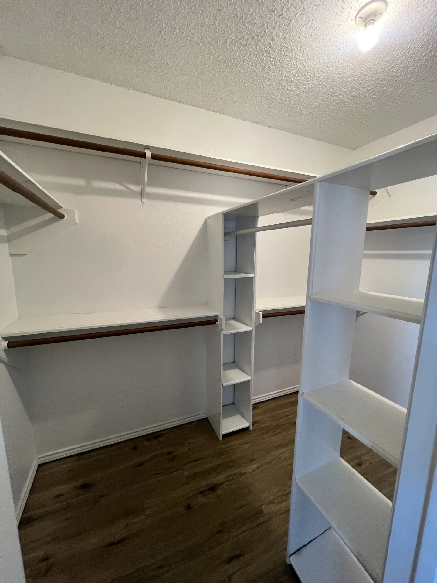 Single Family Residence For Rent in Tarrant County , 2513 Poppy Lane, Euless, Texas 76039, 3 Bedroom, 2 Bathroom, 2 Garage spaces, 1,434 Sqft, built in 1984, mls#21390695, Real Estate Agent in Euless, Homes For Rent in Tarrant county, Homes For Rent in Euless, Realtor in Euless Texas, Real Estate Brokerage Independent Realty Texas, Luminita Cordes Realtor