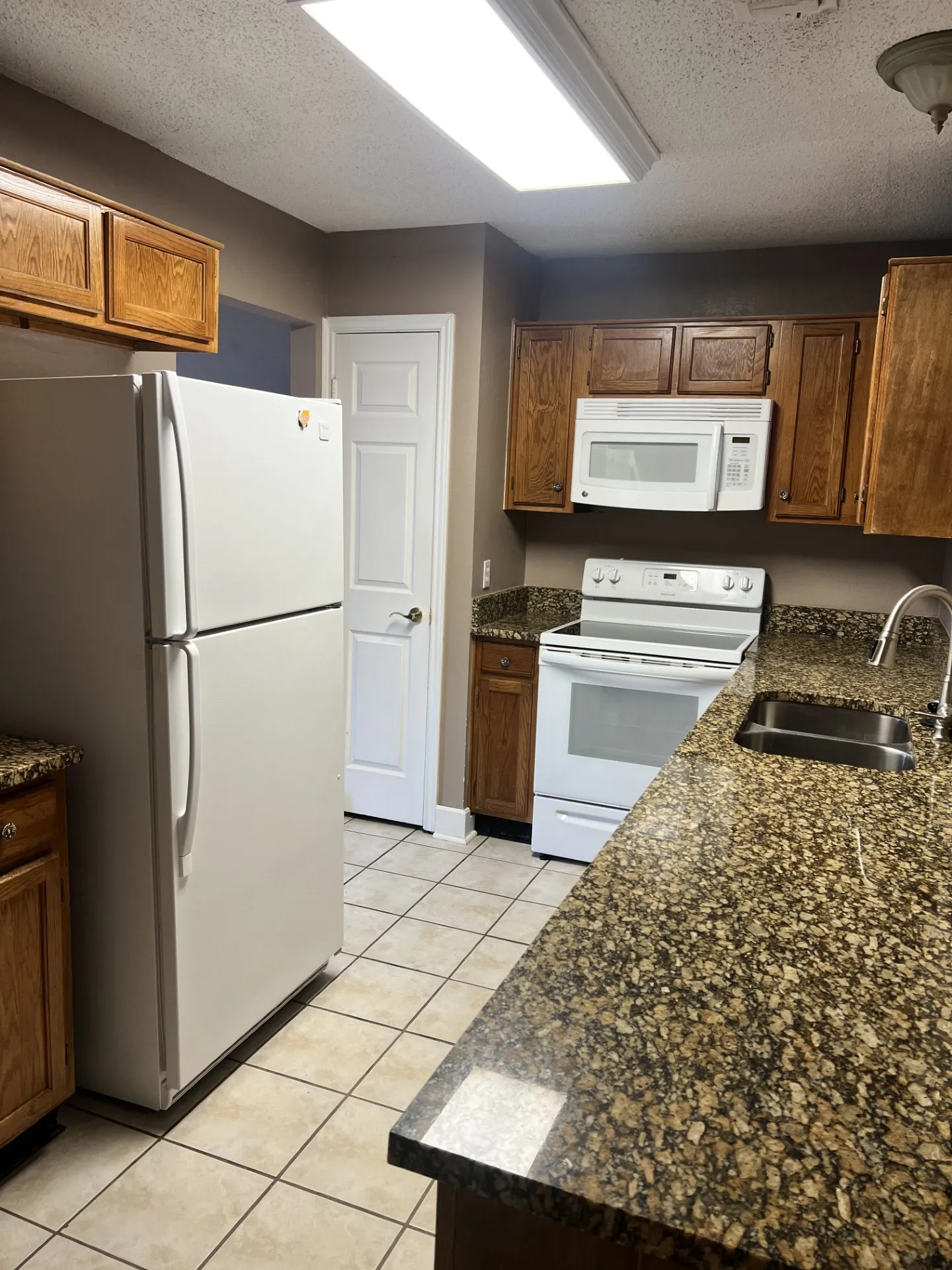 Single Family Residence For Rent in Tarrant County , 2513 Poppy Lane, Euless, Texas 76039, 3 Bedroom, 2 Bathroom, 2 Garage spaces, 1,434 Sqft, built in 1984, mls#21390695, Real Estate Agent in Euless, Homes For Rent in Tarrant county, Homes For Rent in Euless, Realtor in Euless Texas, Real Estate Brokerage Independent Realty Texas, Luminita Cordes Realtor
