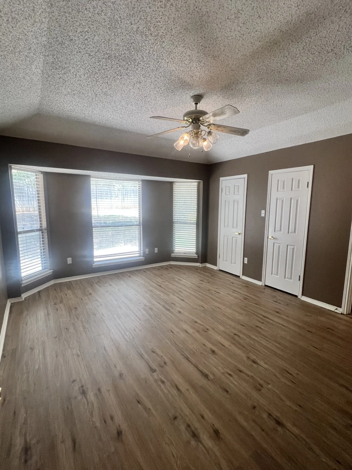 Single Family Residence For Rent in Tarrant County , 2513 Poppy Lane, Euless, Texas 76039, 3 Bedroom, 2 Bathroom, 2 Garage spaces, 1,434 Sqft, built in 1984, mls#21390695, Real Estate Agent in Euless, Homes For Rent in Tarrant county, Homes For Rent in Euless, Realtor in Euless Texas, Real Estate Brokerage Independent Realty Texas, Luminita Cordes Realtor