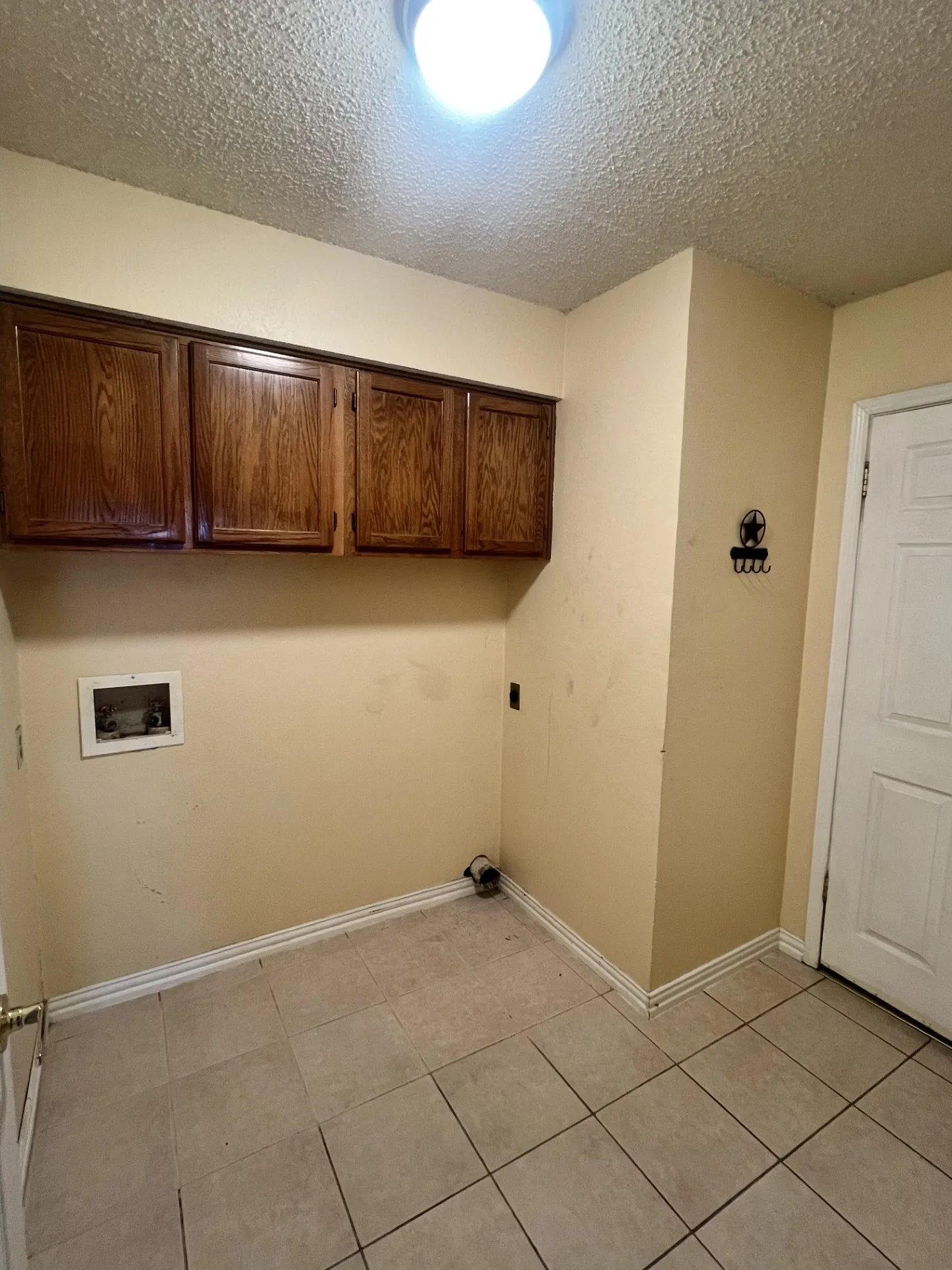 Single Family Residence For Rent in Tarrant County , 2513 Poppy Lane, Euless, Texas 76039, 3 Bedroom, 2 Bathroom, 2 Garage spaces, 1,434 Sqft, built in 1984, mls#21390695, Real Estate Agent in Euless, Homes For Rent in Tarrant county, Homes For Rent in Euless, Realtor in Euless Texas, Real Estate Brokerage Independent Realty Texas, Luminita Cordes Realtor