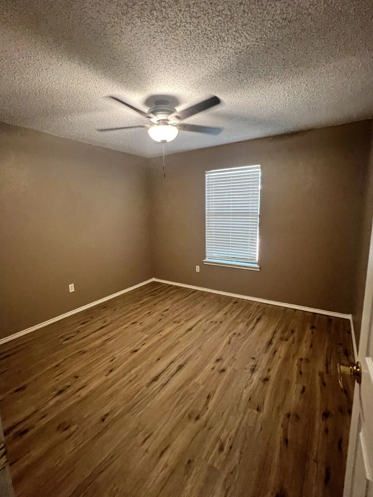 Single Family Residence For Rent in Tarrant County , 2513 Poppy Lane, Euless, Texas 76039, 3 Bedroom, 2 Bathroom, 2 Garage spaces, 1,434 Sqft, built in 1984, mls#21390695, Real Estate Agent in Euless, Homes For Rent in Tarrant county, Homes For Rent in Euless, Realtor in Euless Texas, Real Estate Brokerage Independent Realty Texas, Luminita Cordes Realtor