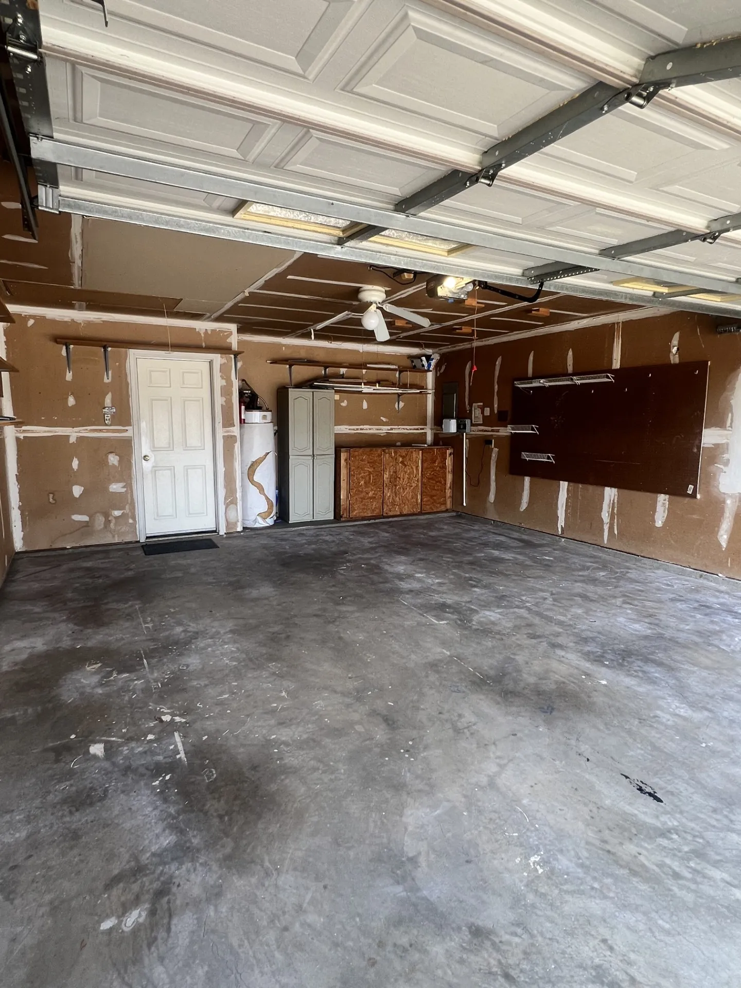 Single Family Residence For Rent in Tarrant County , 2513 Poppy Lane, Euless, Texas 76039, 3 Bedroom, 2 Bathroom, 2 Garage spaces, 1,434 Sqft, built in 1984, mls#21390695, Real Estate Agent in Euless, Homes For Rent in Tarrant county, Homes For Rent in Euless, Realtor in Euless Texas, Real Estate Brokerage Independent Realty Texas, Luminita Cordes Realtor