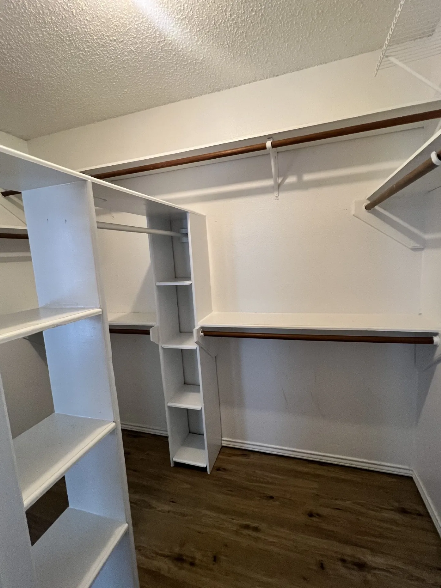 Single Family Residence For Rent in Tarrant County , 2513 Poppy Lane, Euless, Texas 76039, 3 Bedroom, 2 Bathroom, 2 Garage spaces, 1,434 Sqft, built in 1984, mls#21390695, Real Estate Agent in Euless, Homes For Rent in Tarrant county, Homes For Rent in Euless, Realtor in Euless Texas, Real Estate Brokerage Independent Realty Texas, Luminita Cordes Realtor